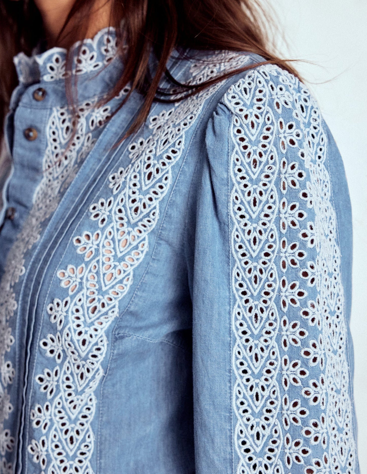 Savannah Oberteil mit Lochstickerei-Blauer Faux-Uni