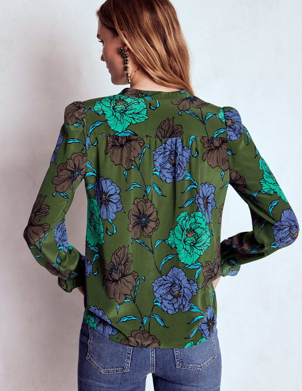 Top Alice en soie à volants sur le devant-Vert, motif Peony Bloom - Image 3