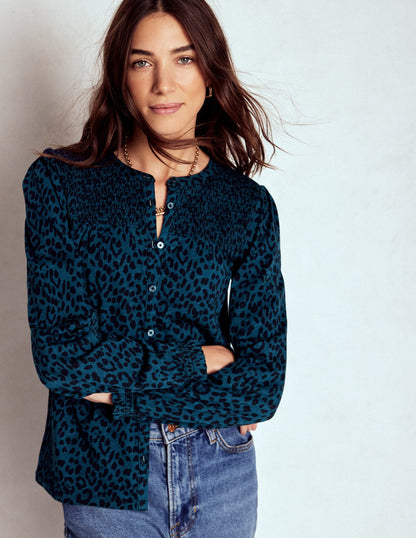 Elsa Jerseyhemd mit gesmokter Passe-Blaugrün Leopardenmuster-2