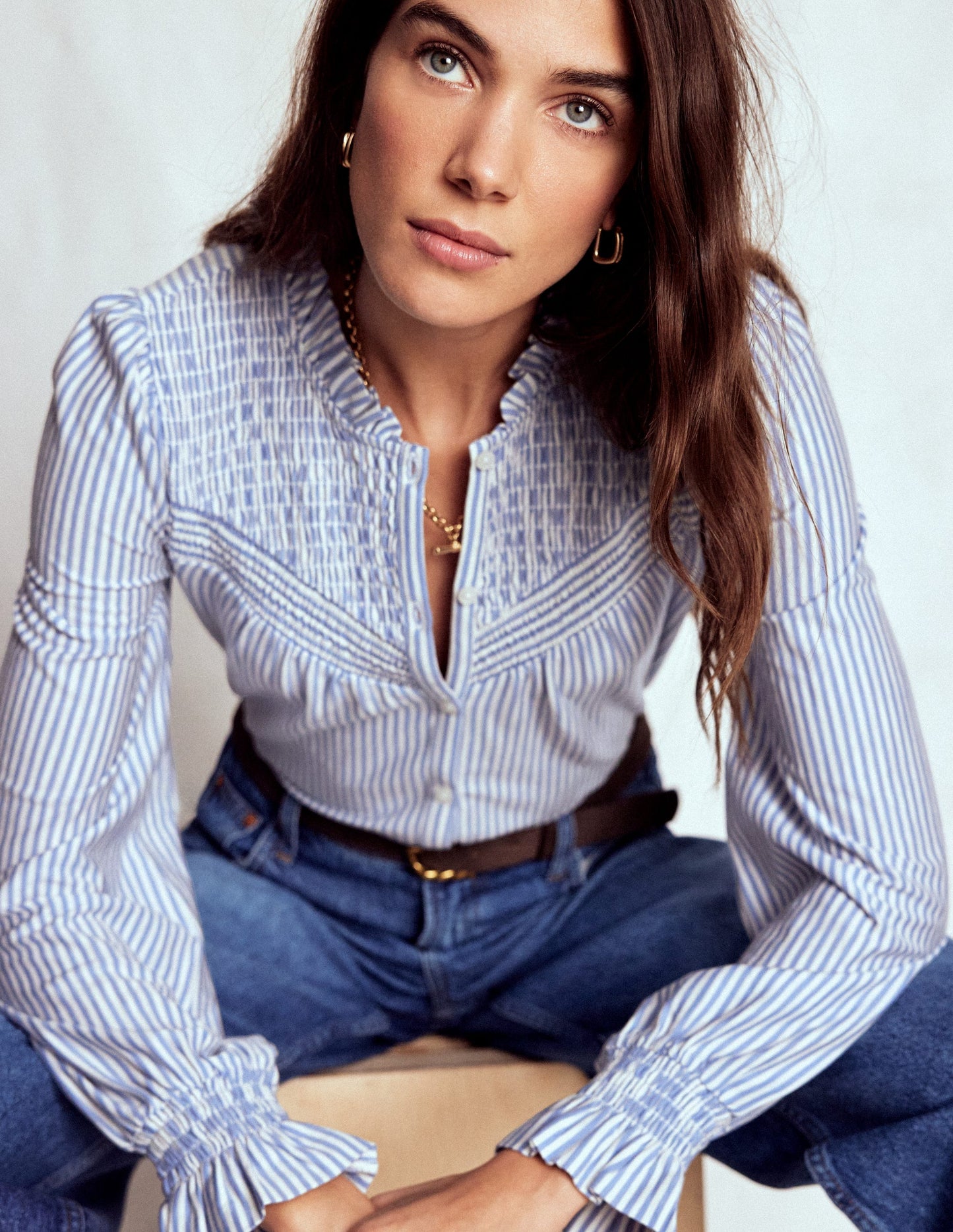 Jerseyhemd mit gesmokter Passe-Forever Blue und Naturweiß Streifen