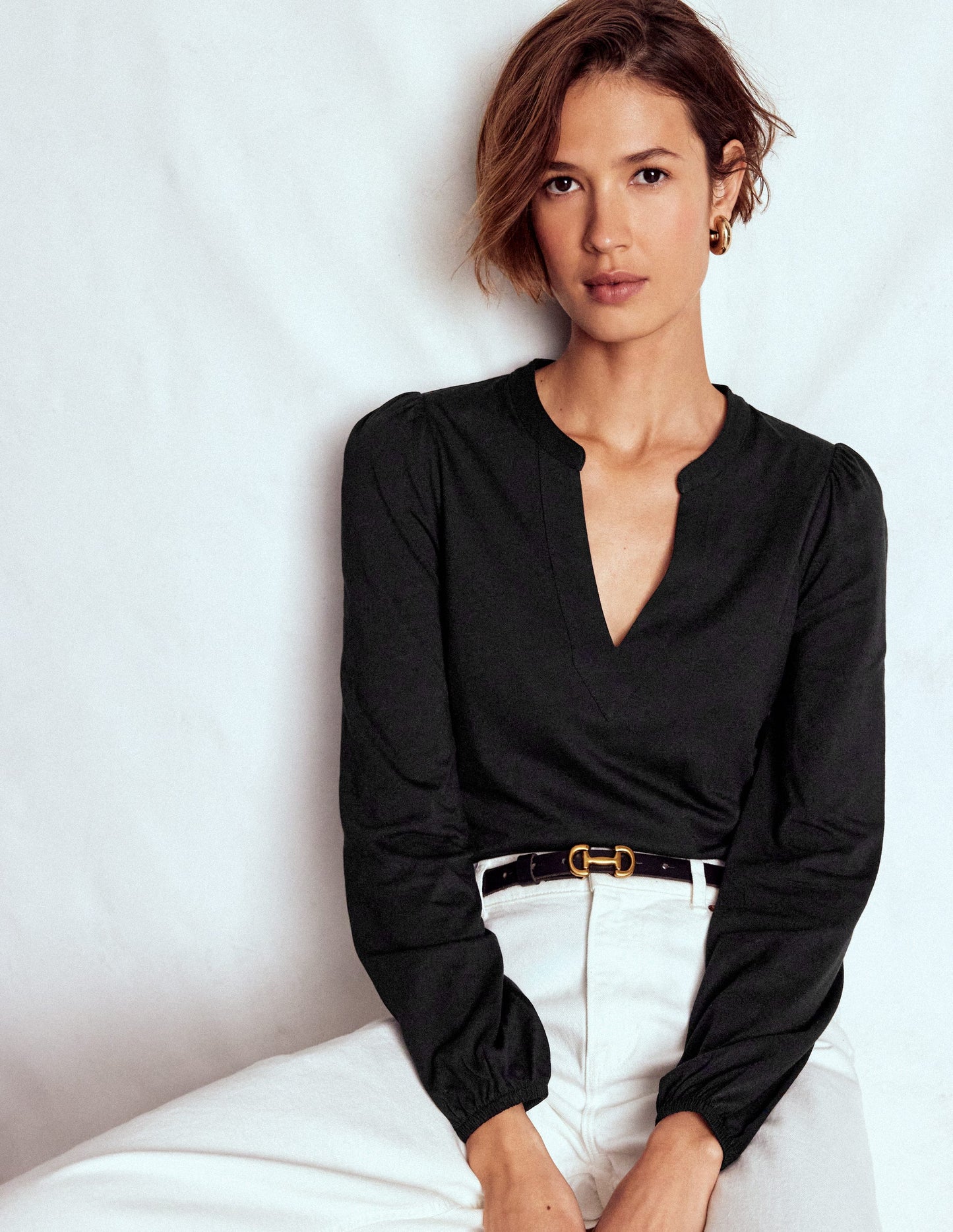 Superweiches Oberteil mit gekerbtem Ausschnitt-Schwarz