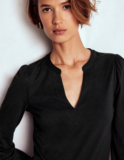 Superweiches Oberteil mit gekerbtem Ausschnitt-Schwarz-2