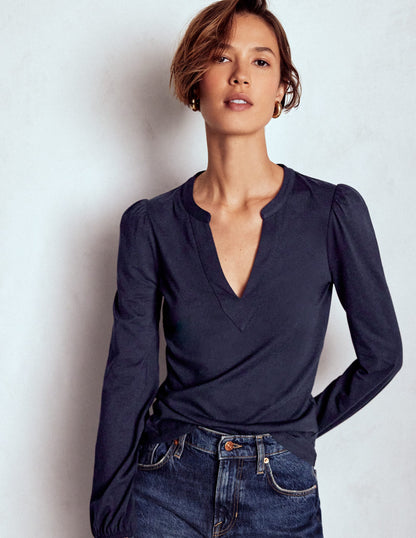 Superweiches Oberteil mit gekerbtem Ausschnitt-Marineblau-4