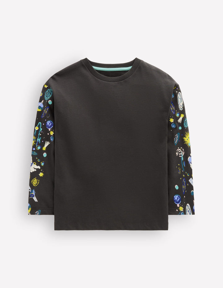 Langarmshirt mit im Dunkeln leuchtender Grafik vorn und hinten-Schattengrau Weltall