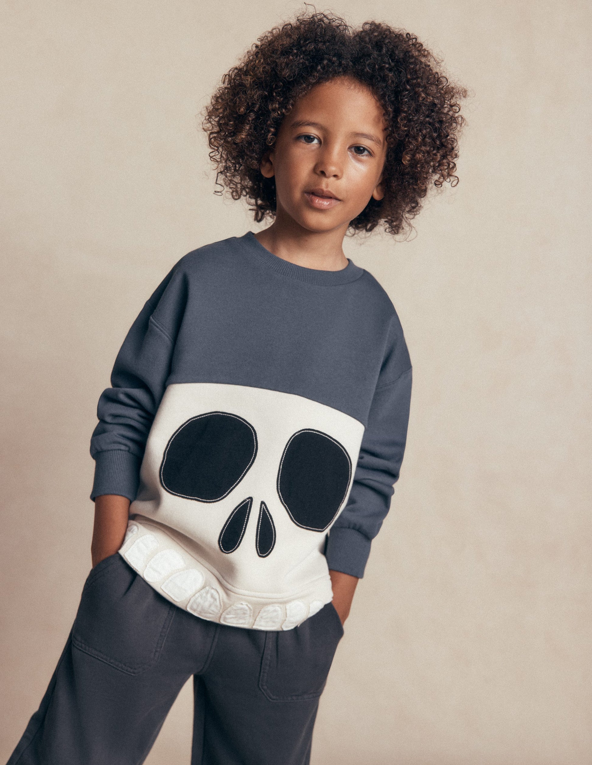 Sweatshirt mit im Dunkeln leuchtender Applikation-Schuluniform-Marineblau Totenkopf-1