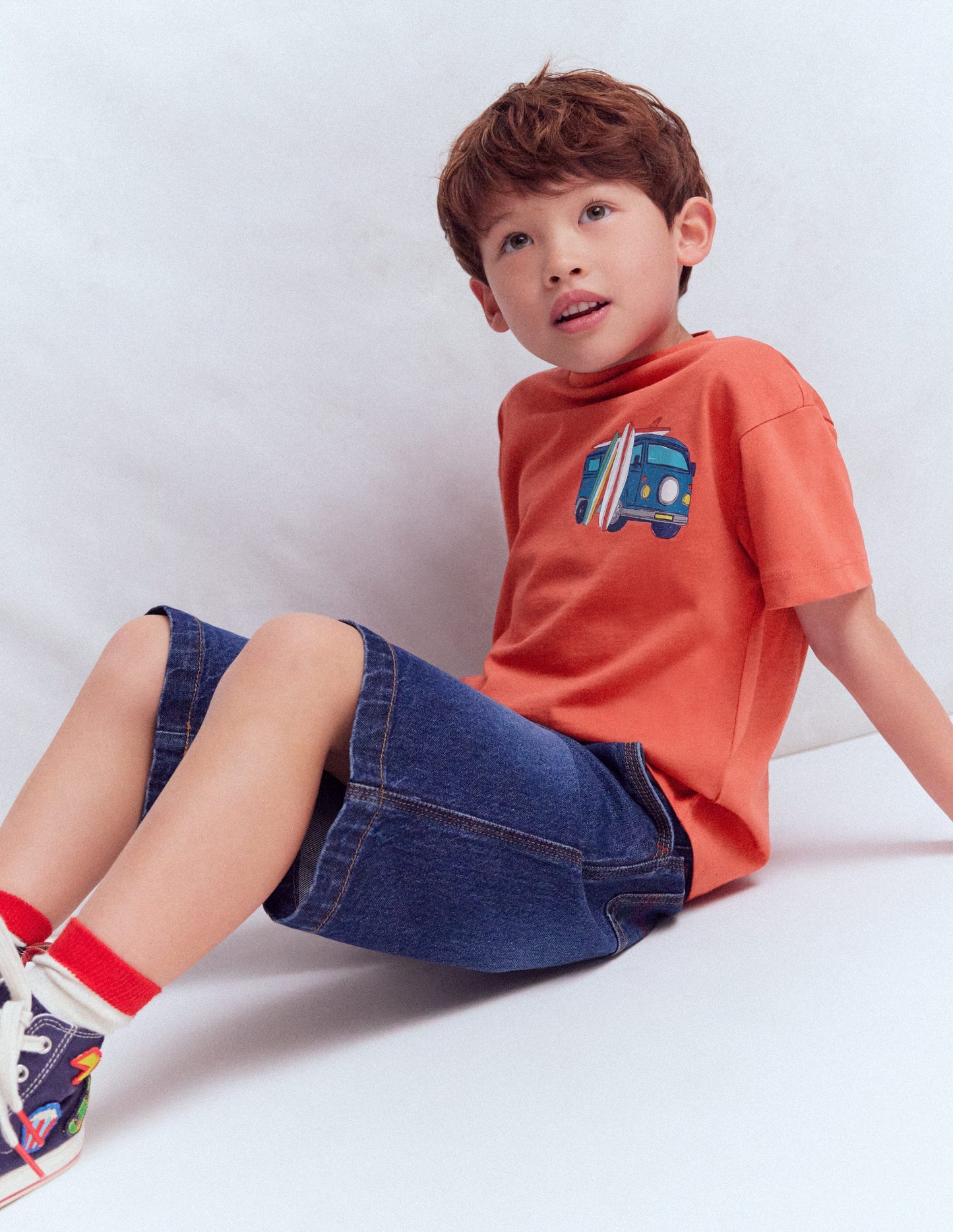 T-Shirt mit Druck auf Vorder- und Rückseite-Gebranntes Sienna Camper