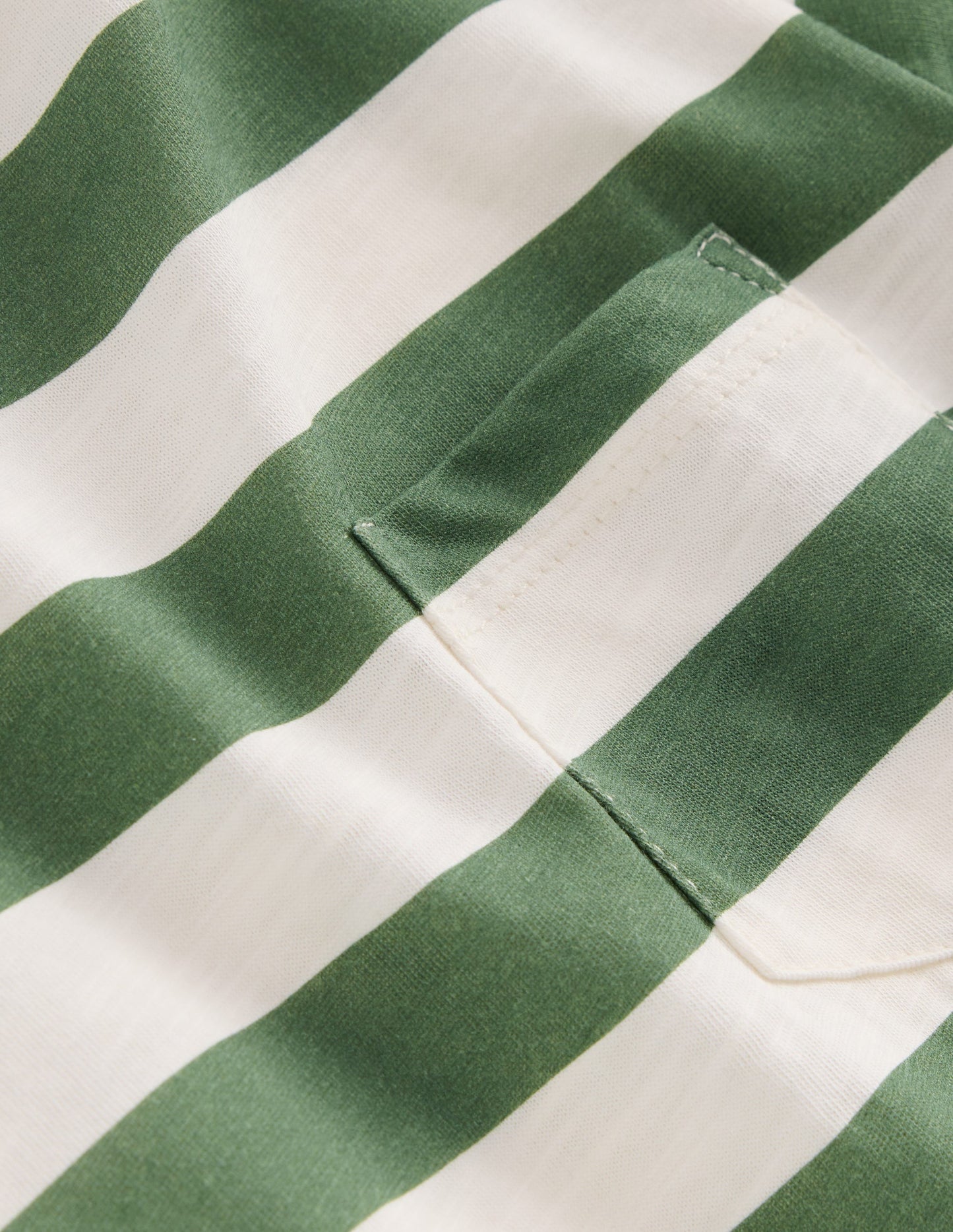 T-Shirt für den Alltag-Koboldgrün/Naturweiß