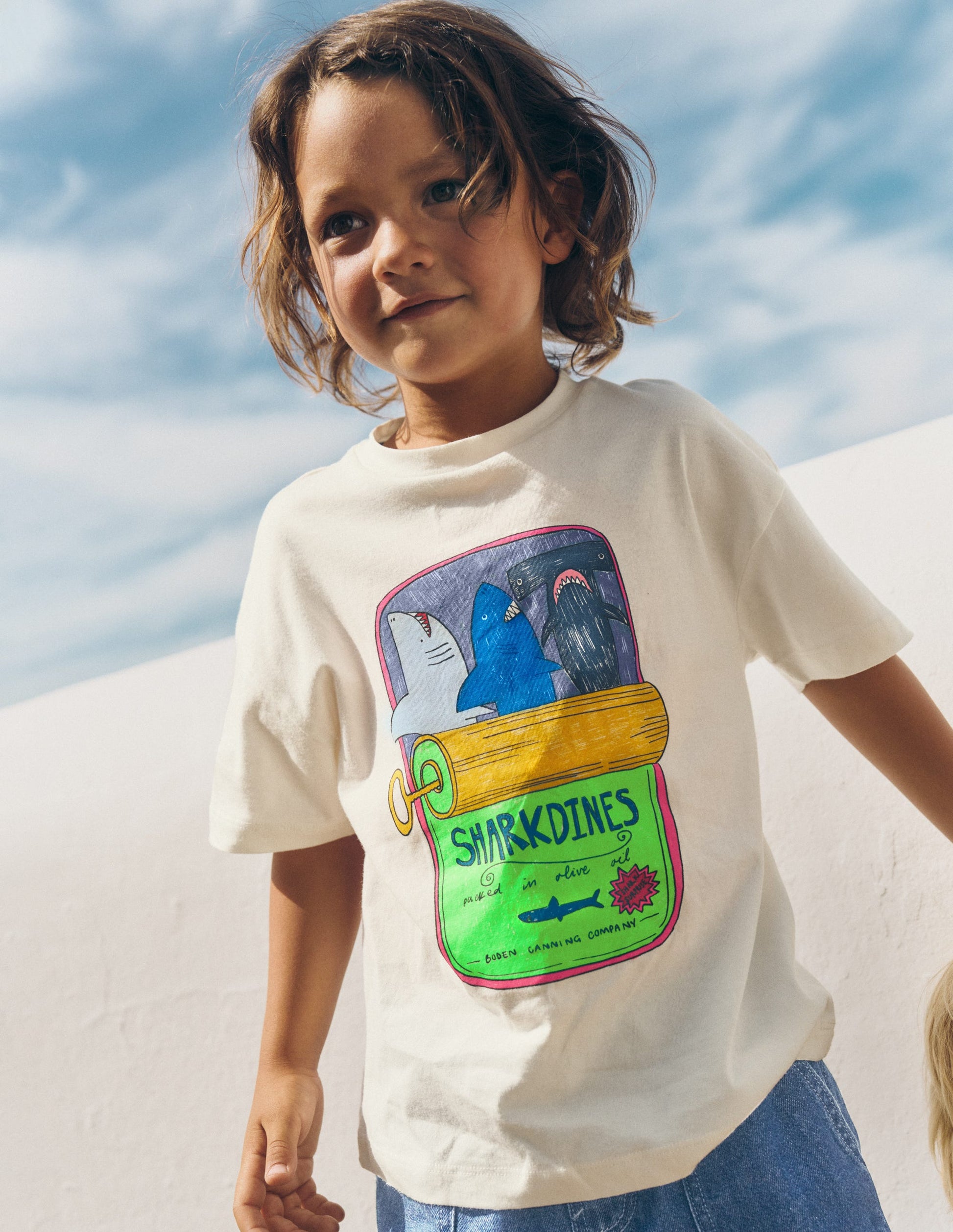 Vorgewaschenes T-Shirt mit Grafik-Pergament Sardinenbüchse-1