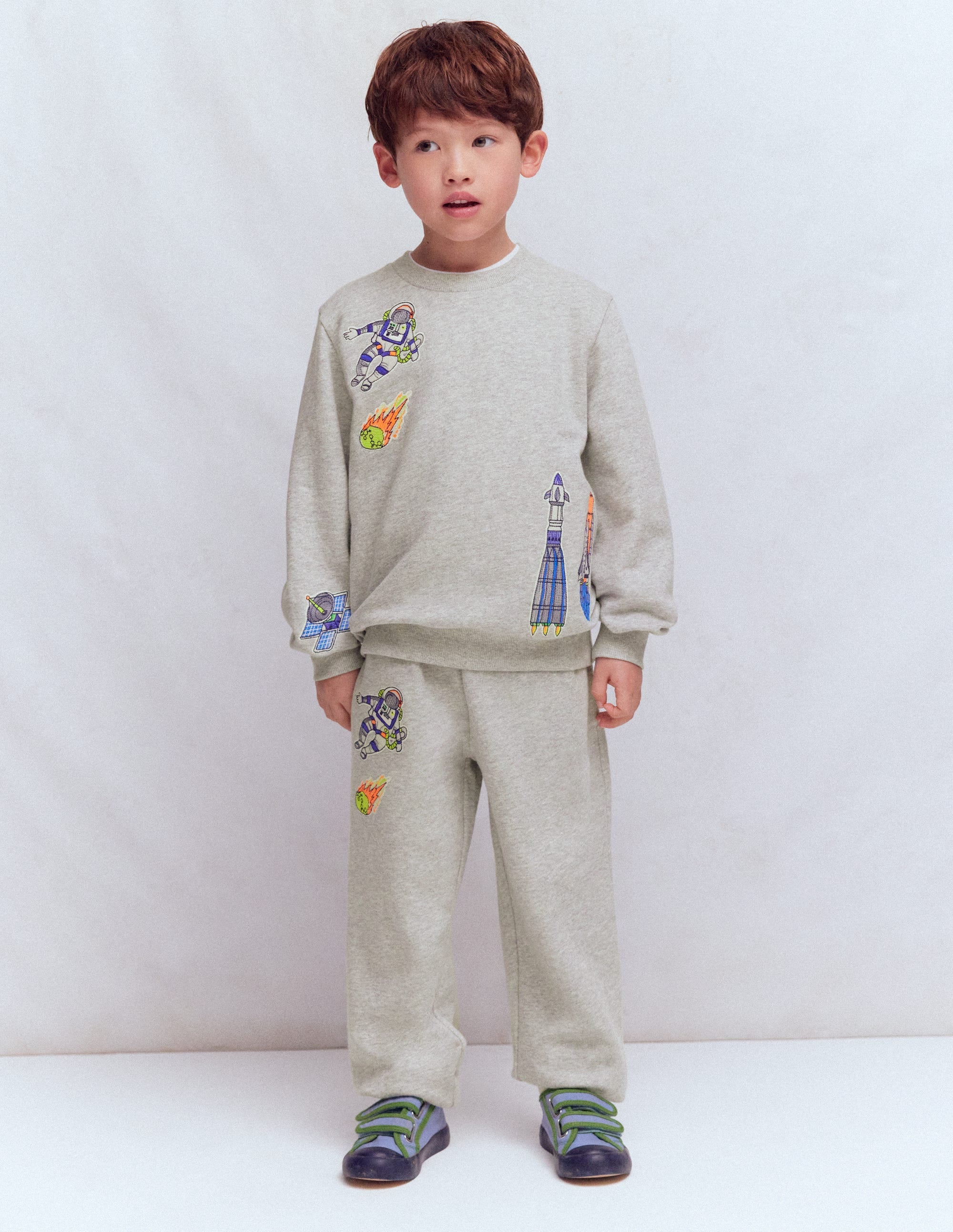 Sweatshirt mit Aufnäher-Grau Meliert, Weltall - Image 4