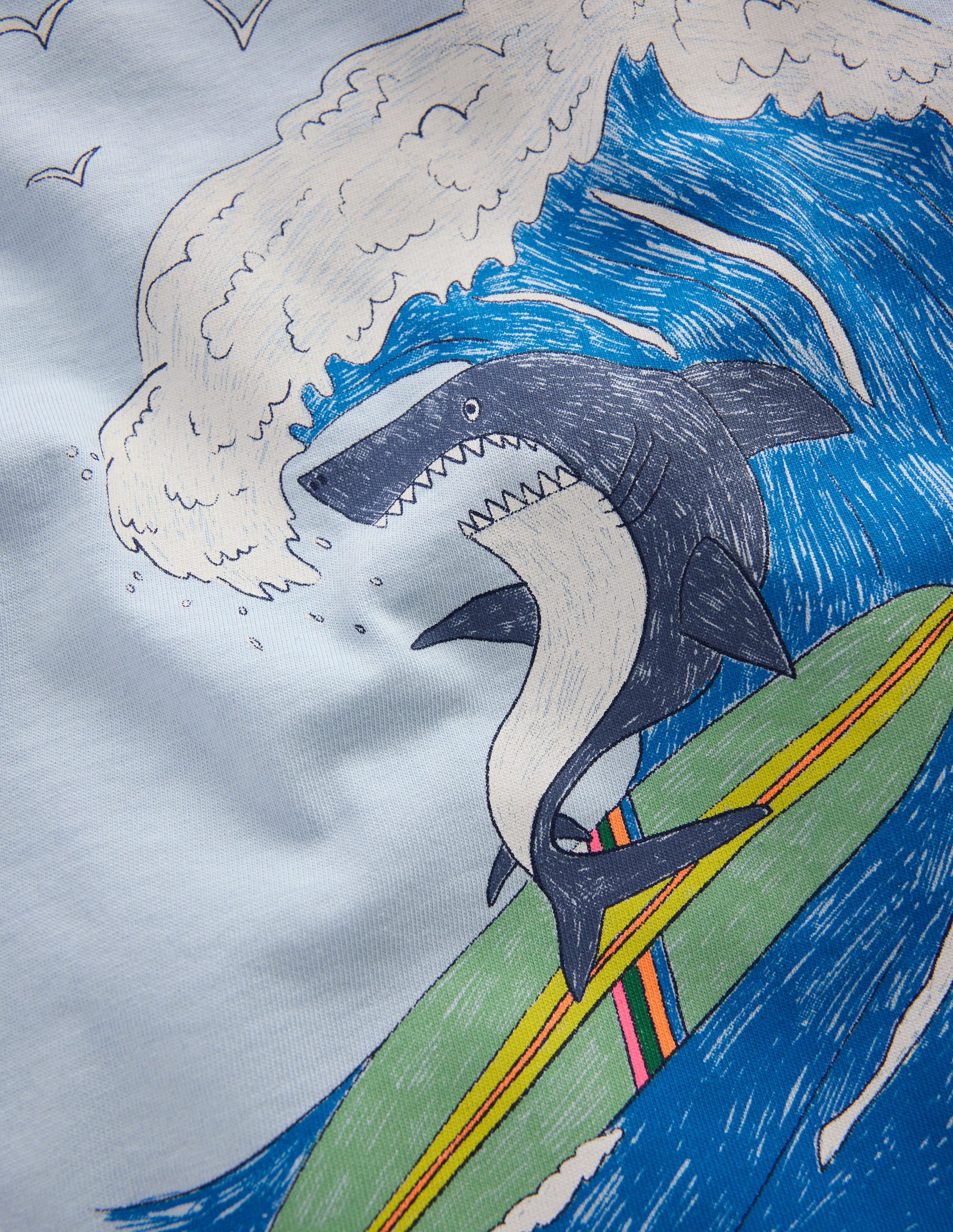 T-Shirt mit Druck auf Vorder- und Rückseite-Niagra-Nebel Surfender Hai - Image 3