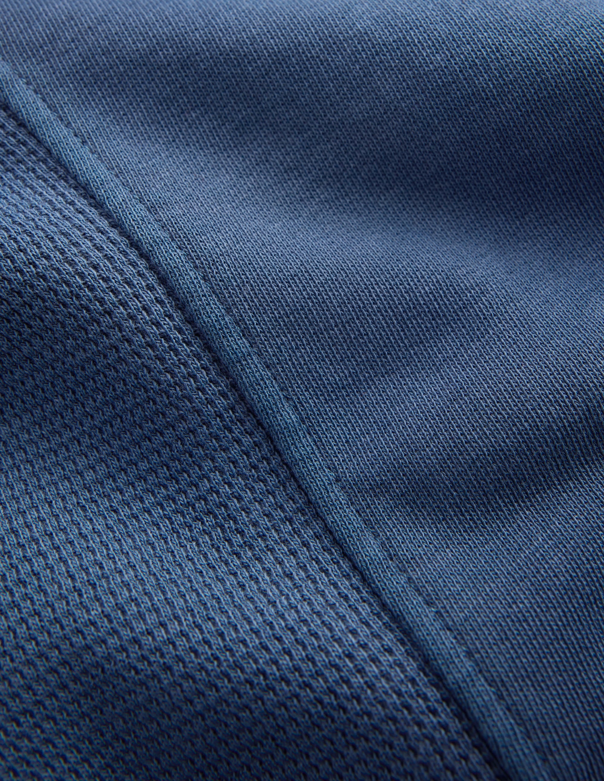 Stückgefärbter Pullover aus Waffel-Mix-Denim-Blau - Image 3