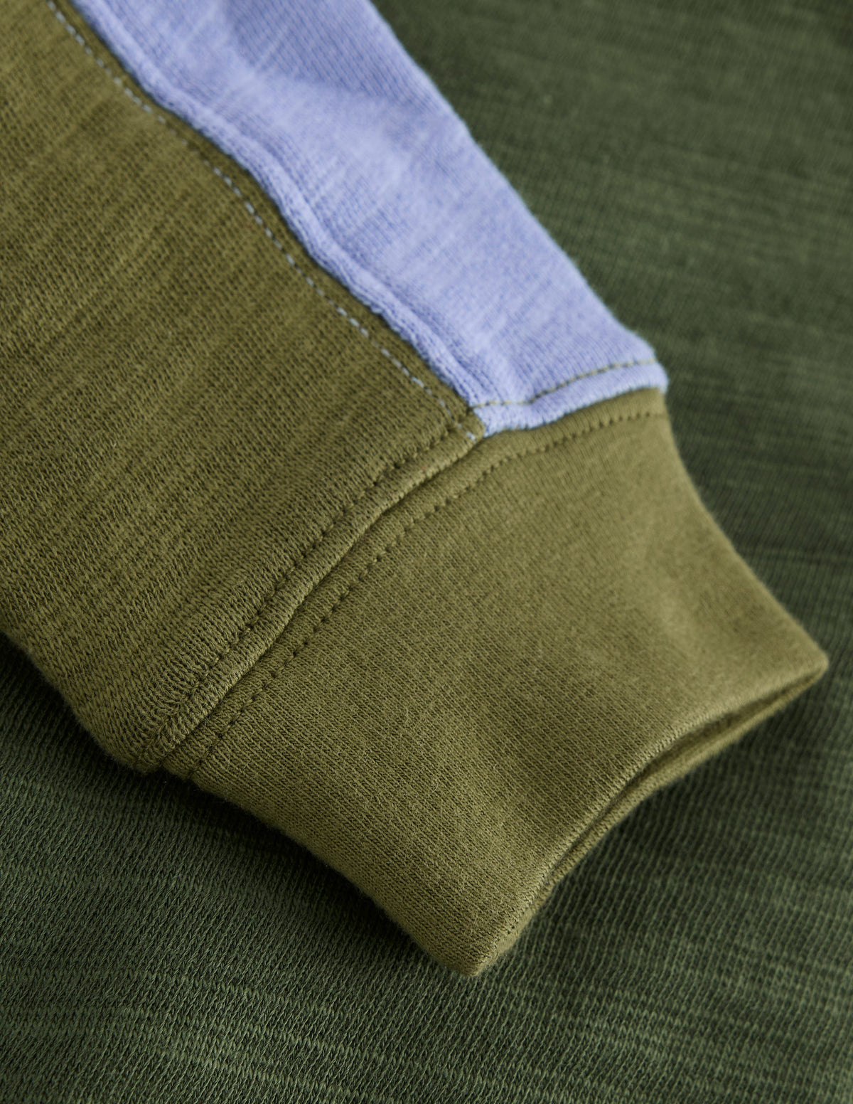Mittelschweres Langarmshirt mit Color Blocking-Braunschweigisches Grün Color Blocking-3