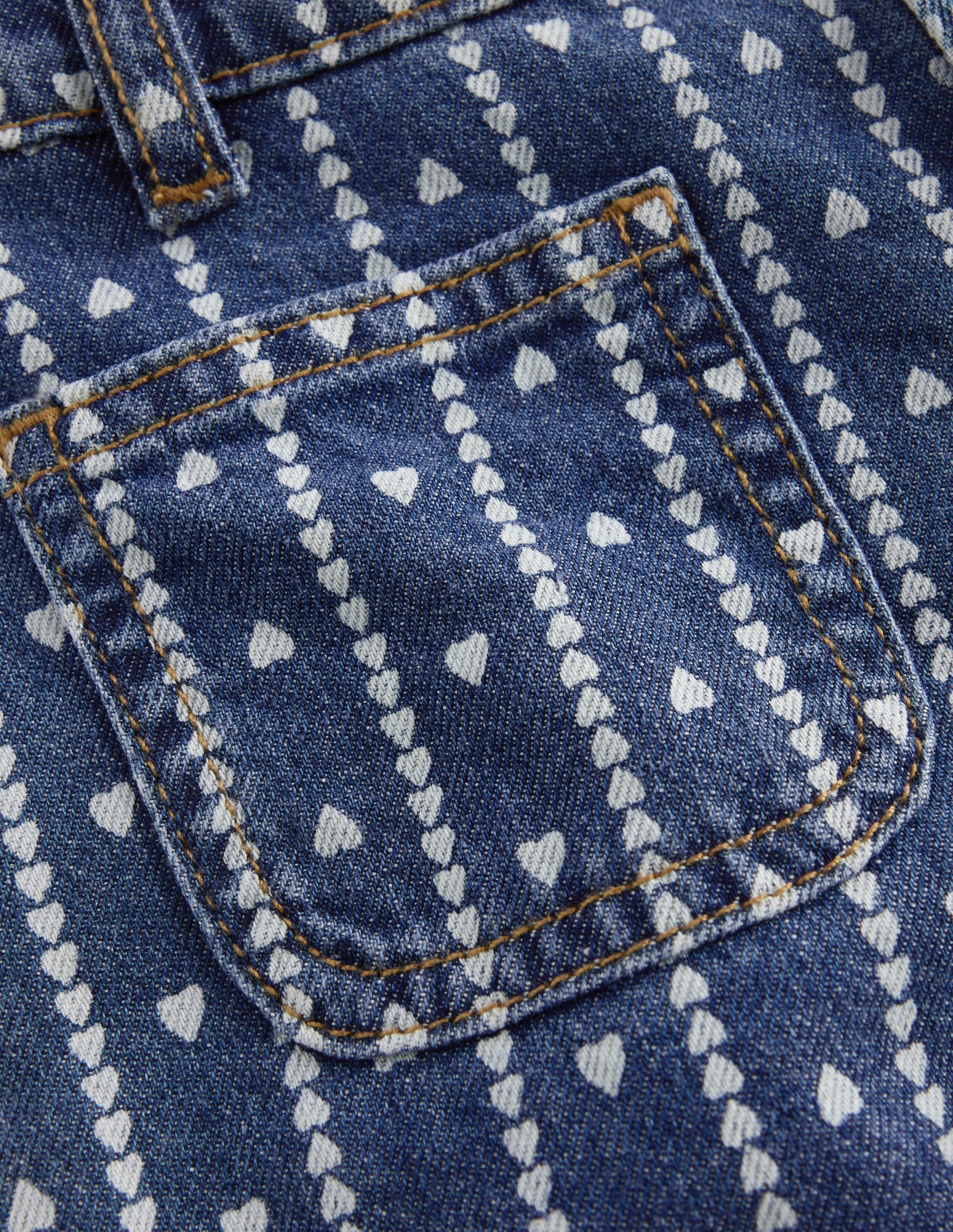 Gerade Jeans mit aufgesetzten Taschen-Herzen - Image 4