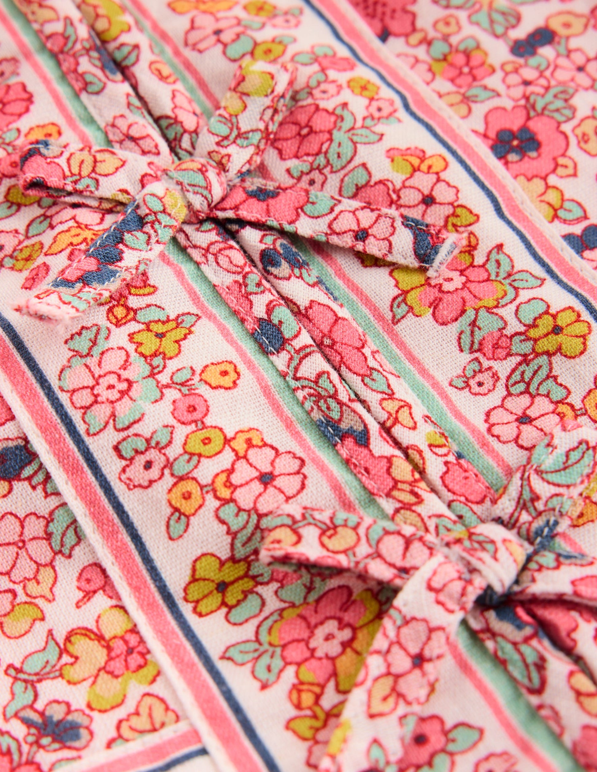 Robe tissée à nœuds sur le devant-Lit de fleurs ivoire doux-4