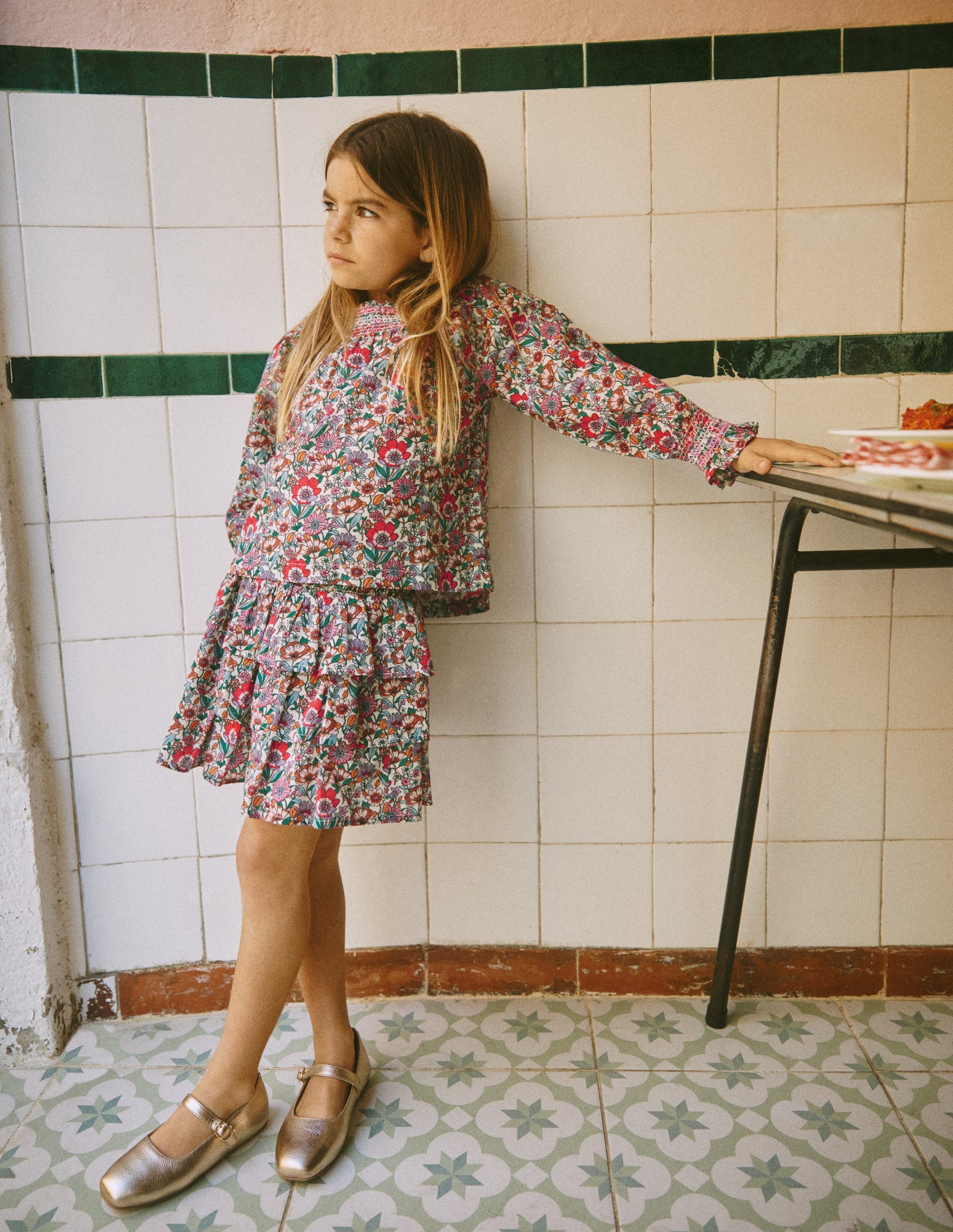 Gesmokte Bluse mit Muster-Sanftes Cremeweiß Blumenfeld-1