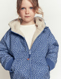 Wendbare Teddyfell-Bomberjacke mit Kapuze-Blauhäher Kleines Blumenmuster