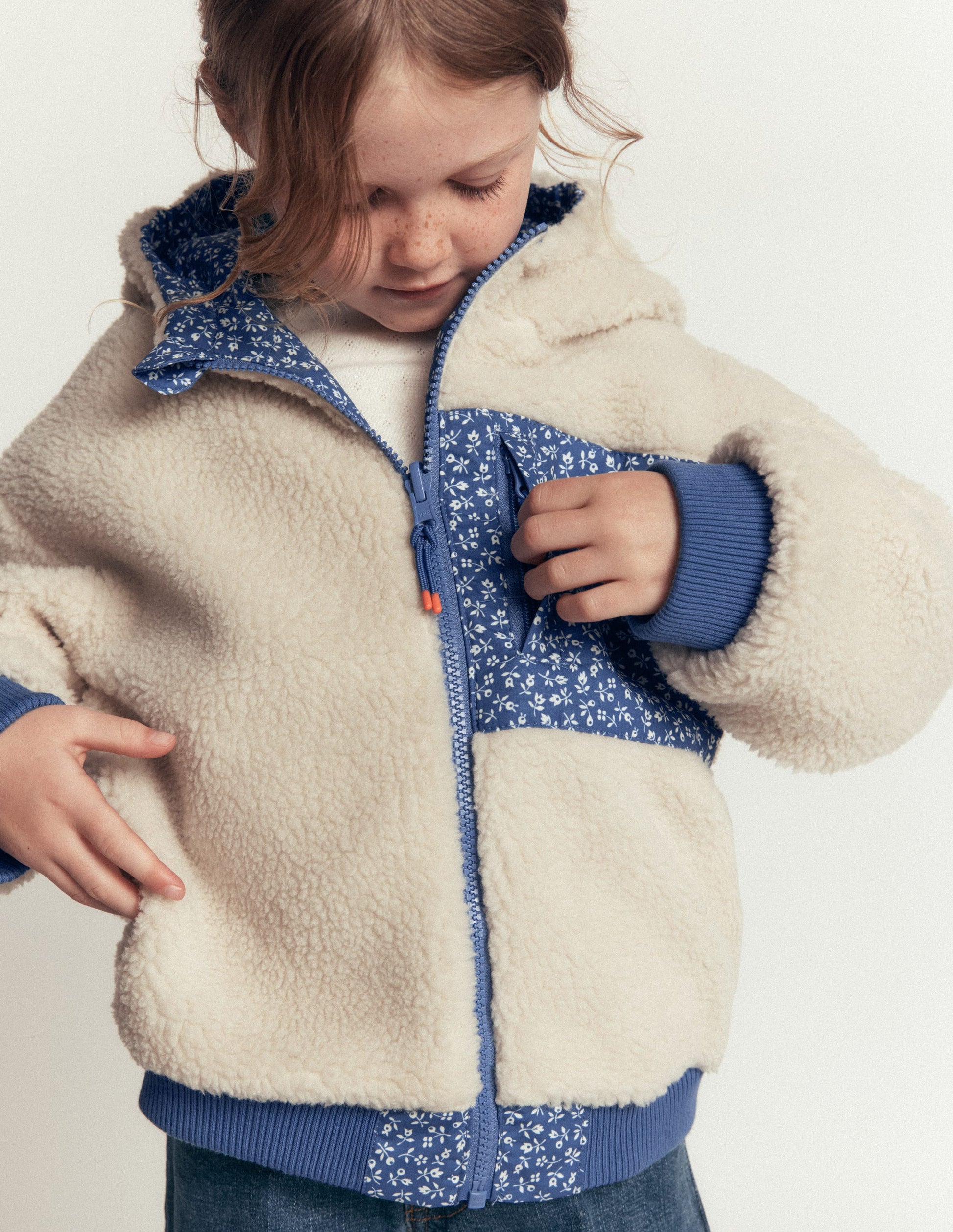 Wendbare Teddyfell-Bomberjacke mit Kapuze-Blauhäher Kleines Blumenmuster-3