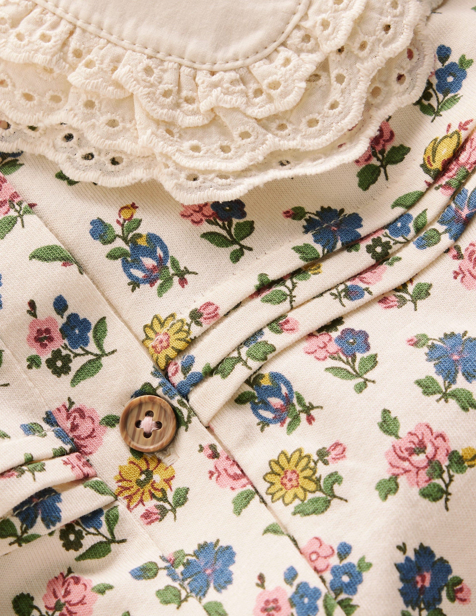 Jerseyoberteil mit Lochstickerei am Kragen-Vanilleweiß Blumenmuster-4