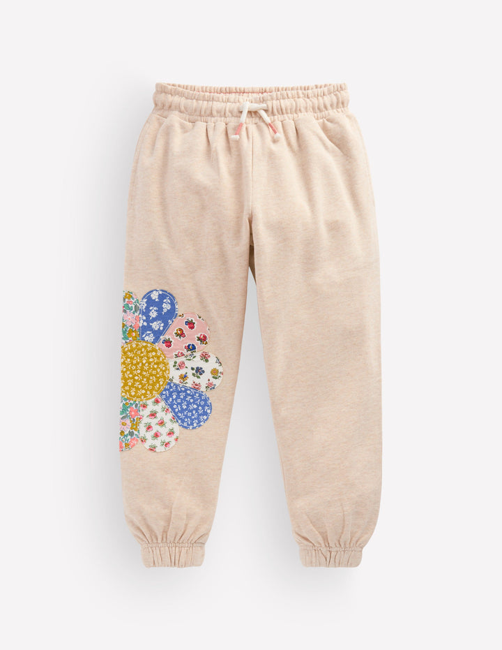 Jogginghose mit Applikation und Bündchen-Haferbeige Patchwork-Blume