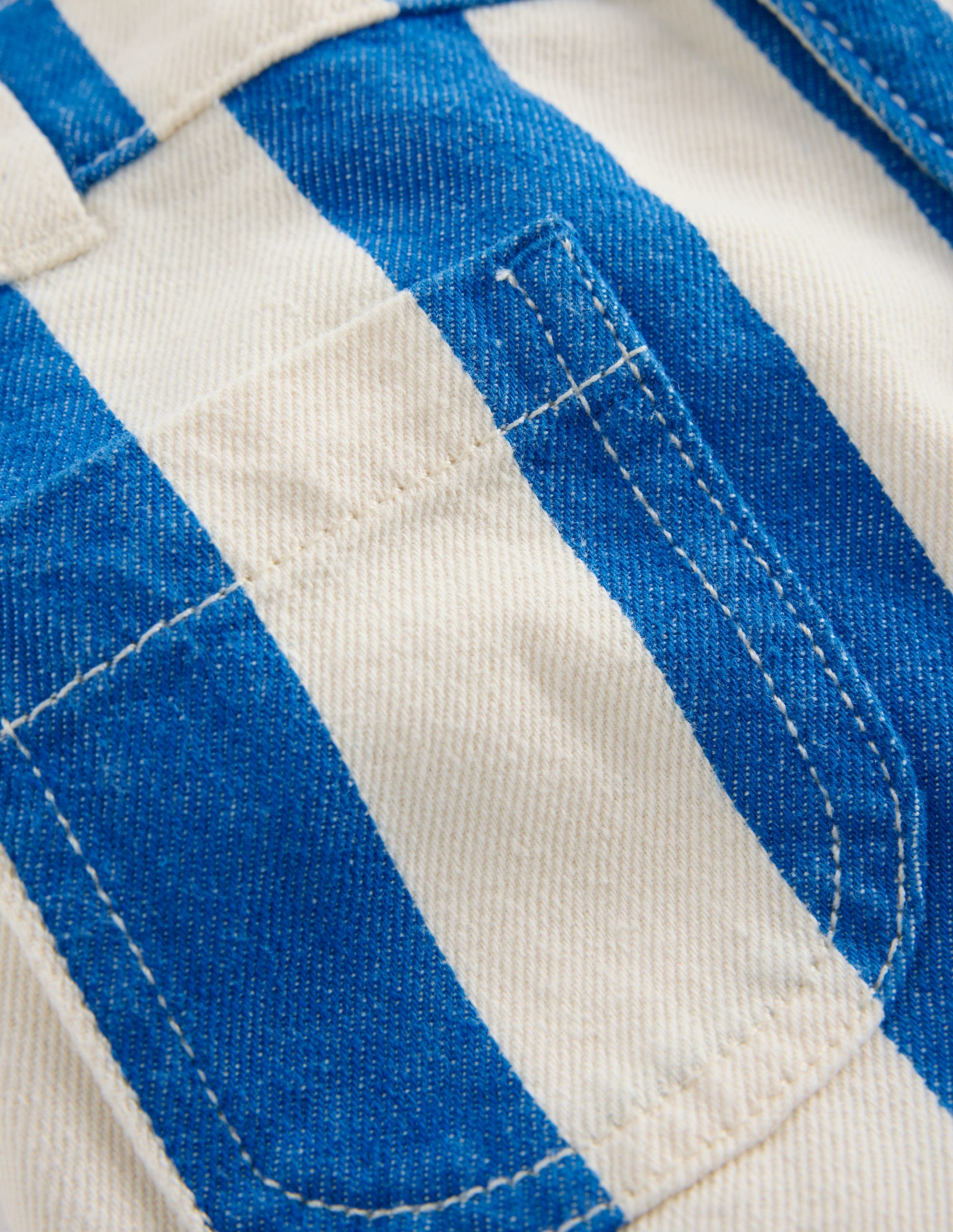 Shorts mit aufgesetzten Taschen-Eisvogelblau/Naturweiß-5