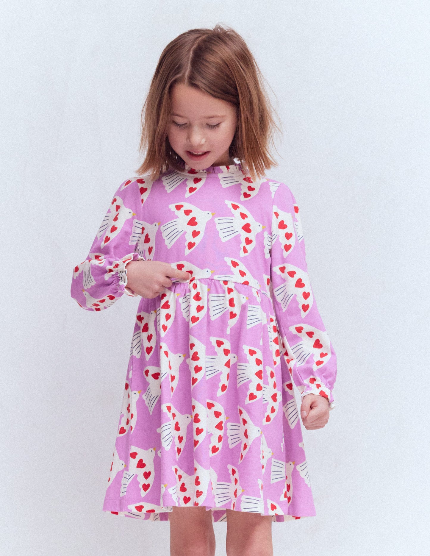 Jerseykleid mit Blousonärmeln-Blasses Stiefmütterchen Liebesvögel