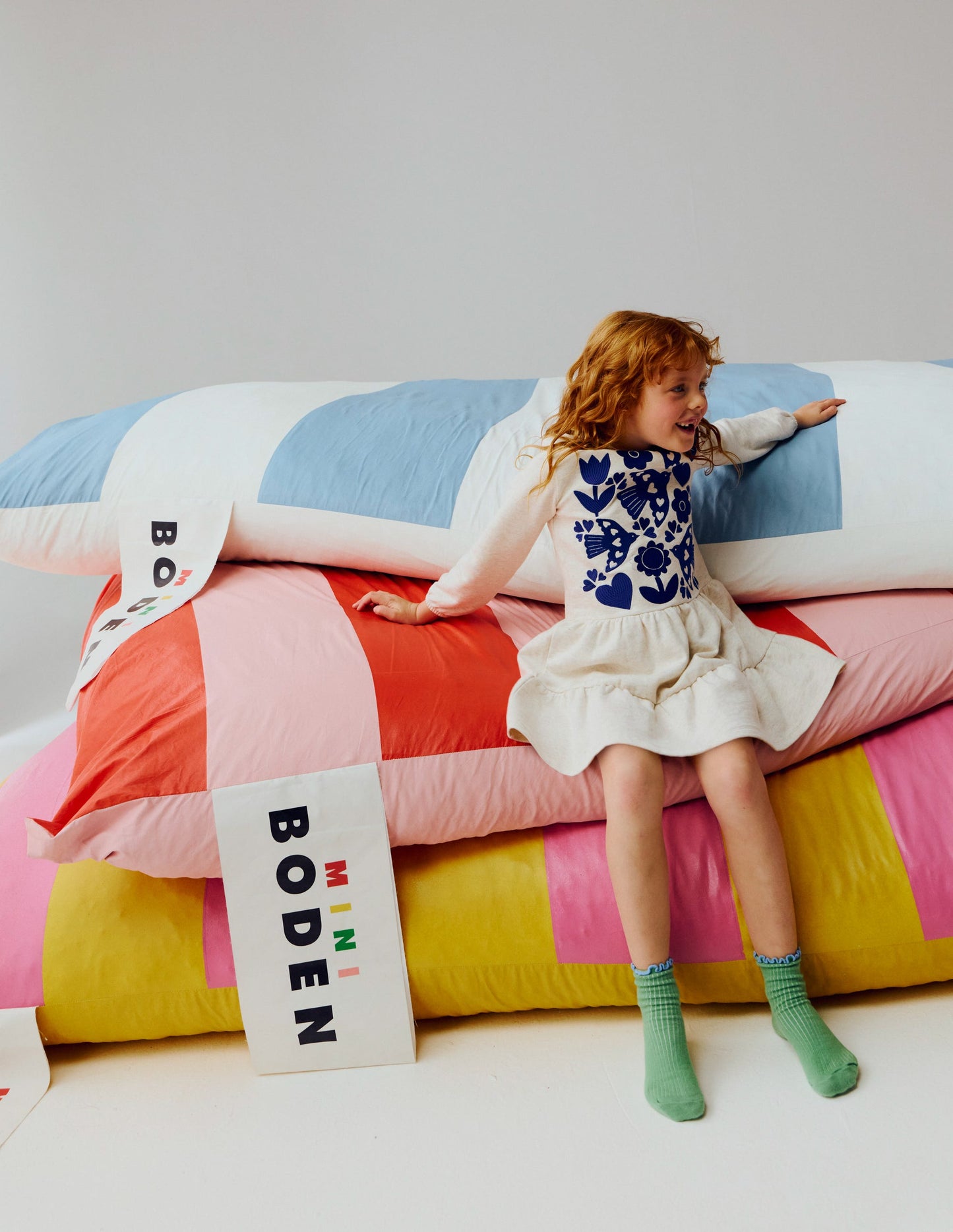 Sweatkleid mit tiefer Taille-Haferbeige Meliert Applikation