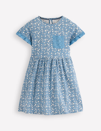 Robe en jersey à poche et broderie anglaise-Petites tulipes bleu glacier-1