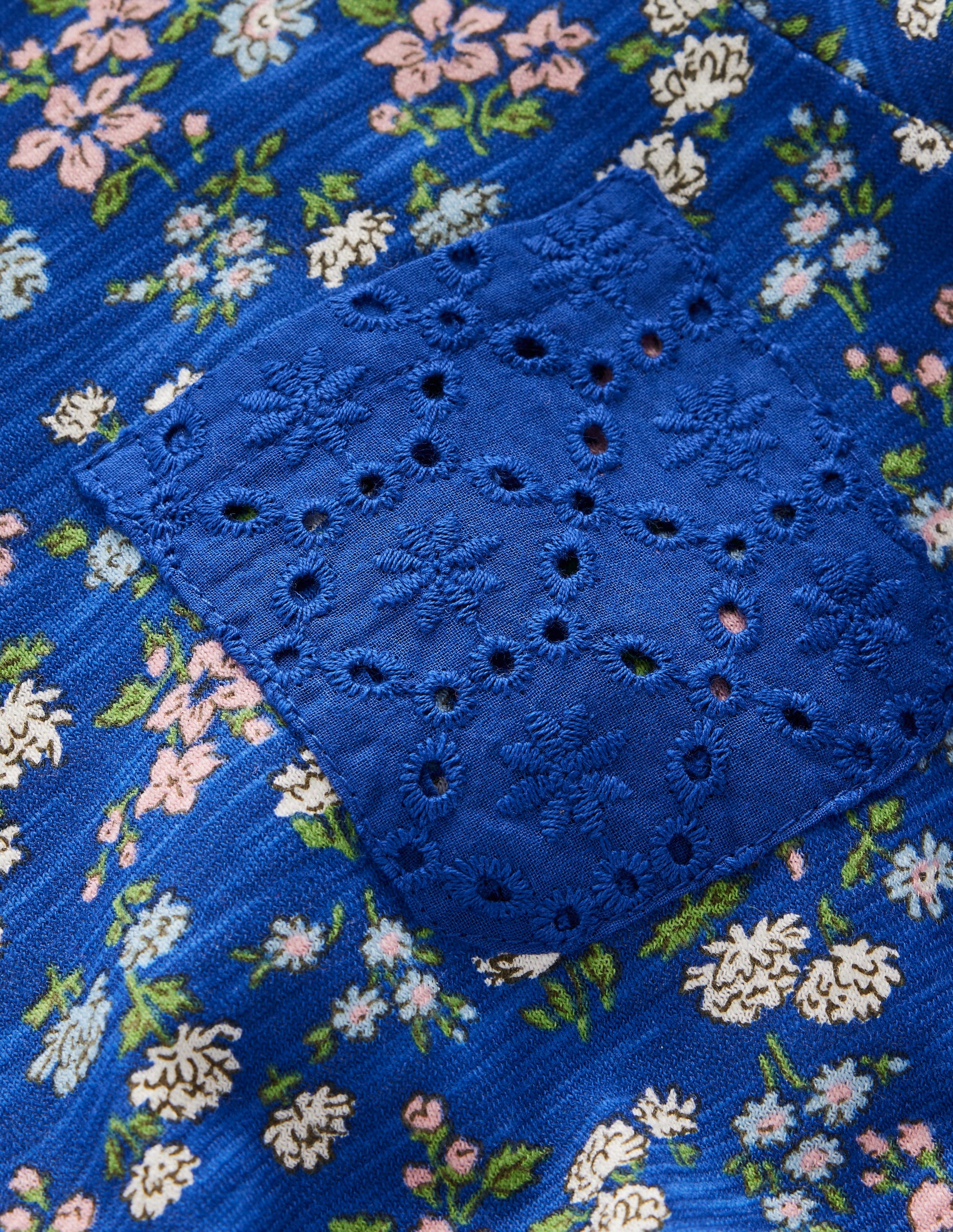 Jerseykleid mit Tasche aus Lochstickerei-Saphirblau Wiese Blumenmuster-3