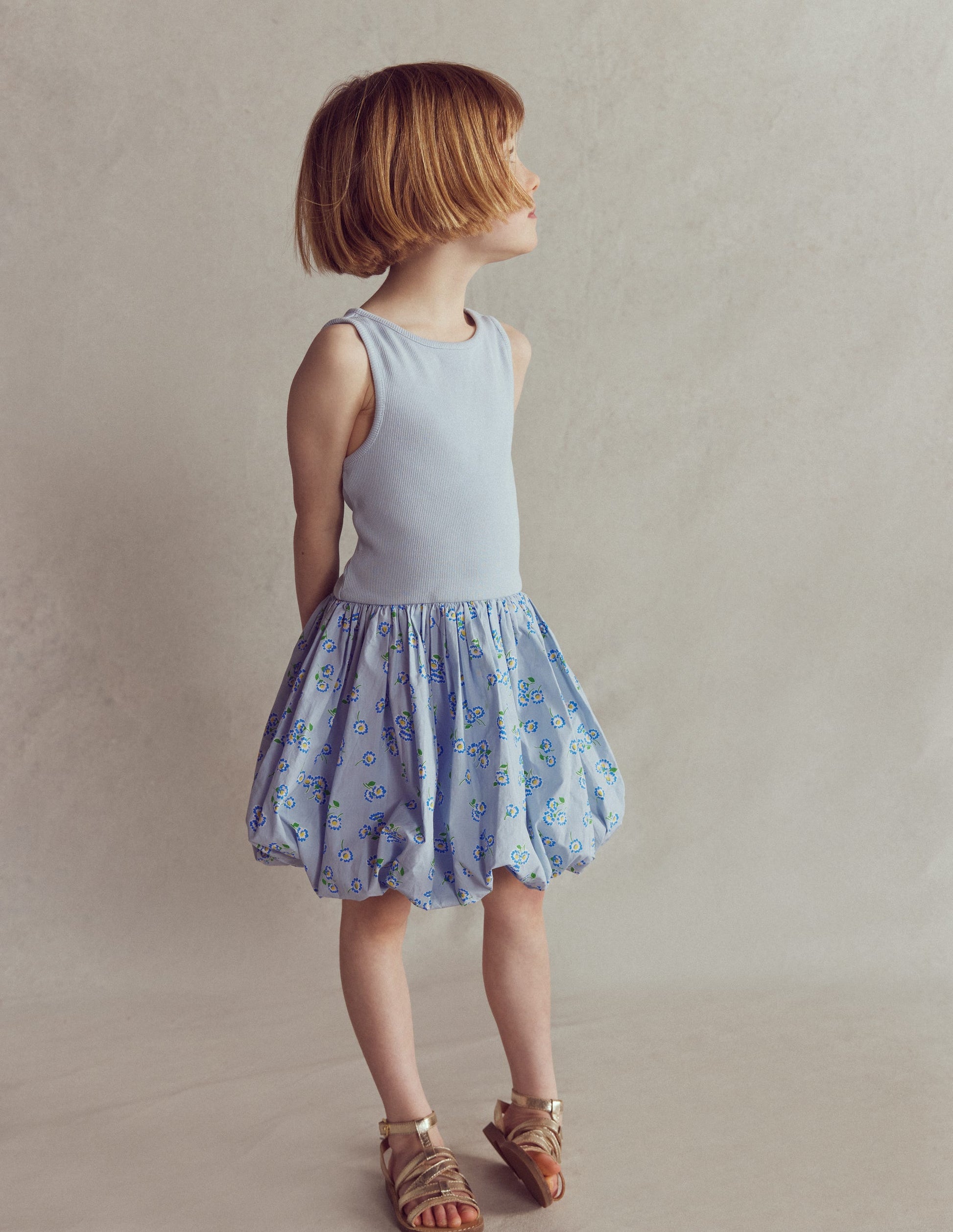 Rippstrick-Kleid mit Ballonsaum-Nebelblau Gänseblümchen-3