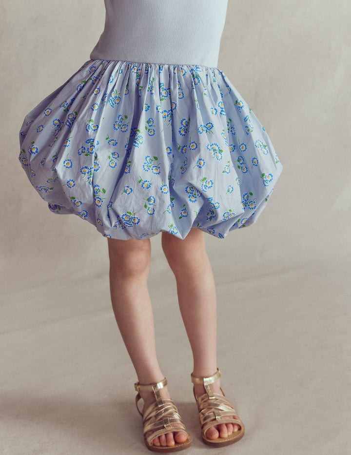 Rippstrick-Kleid mit Ballonsaum-Nebelblau Gänseblümchen