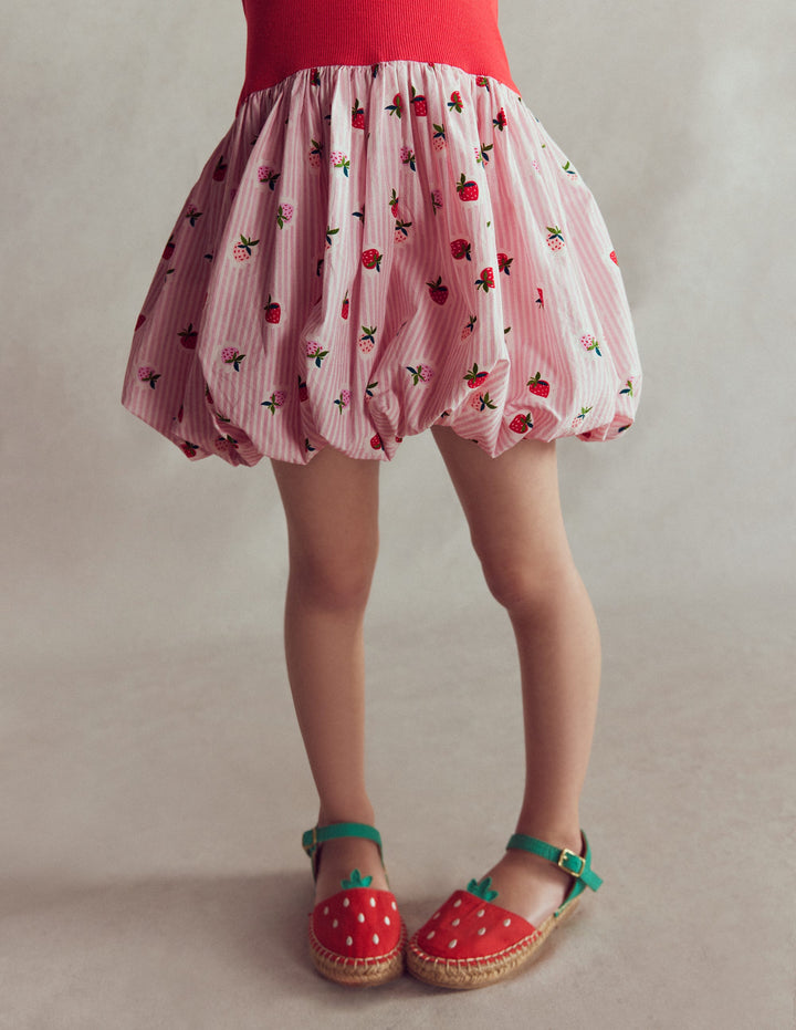 Rippstrick-Kleid mit Ballonsaum-Drillich Streifen Erdbeere