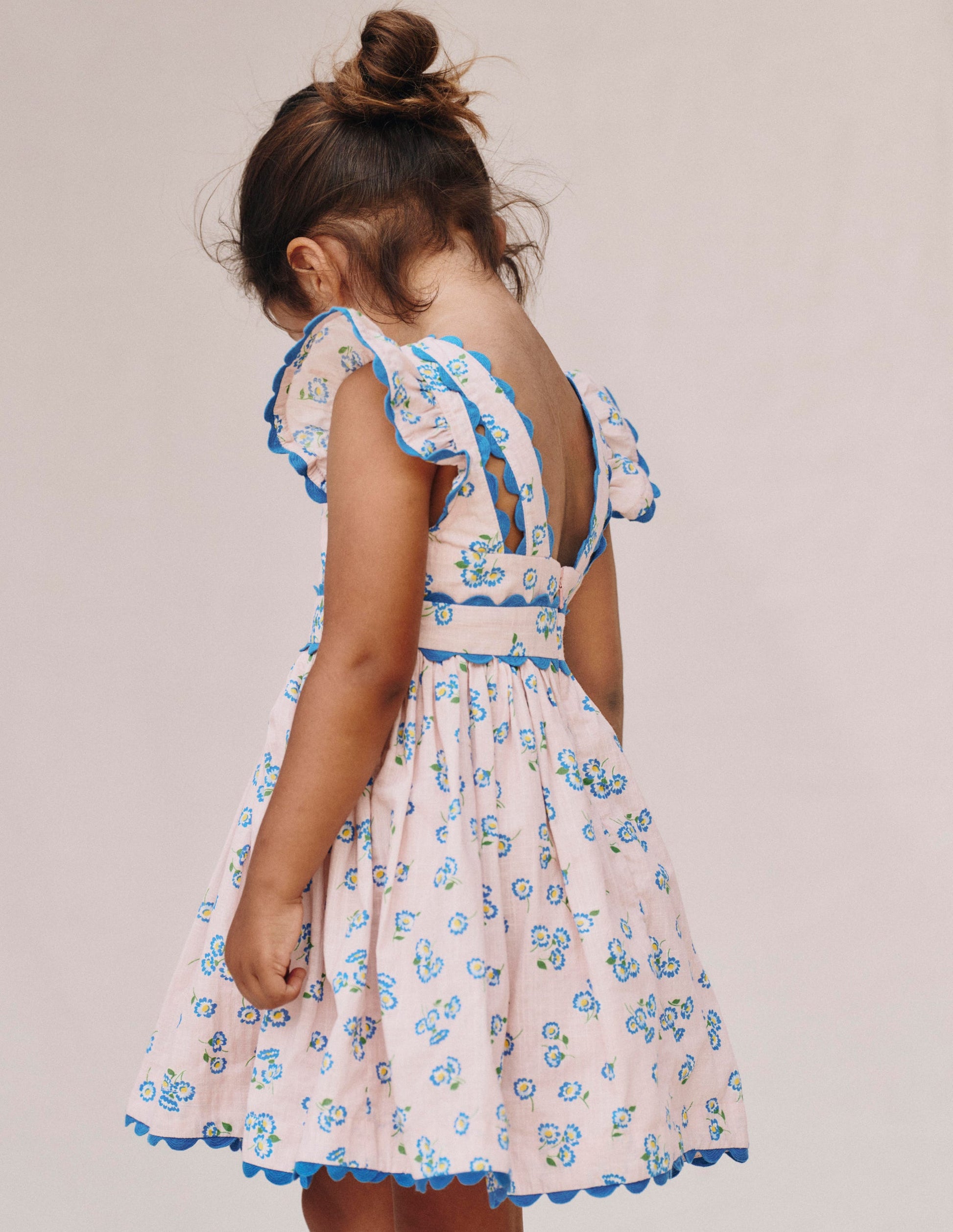 Robe virevoltante à détails en zigzag-Pâquerette rose craie-1