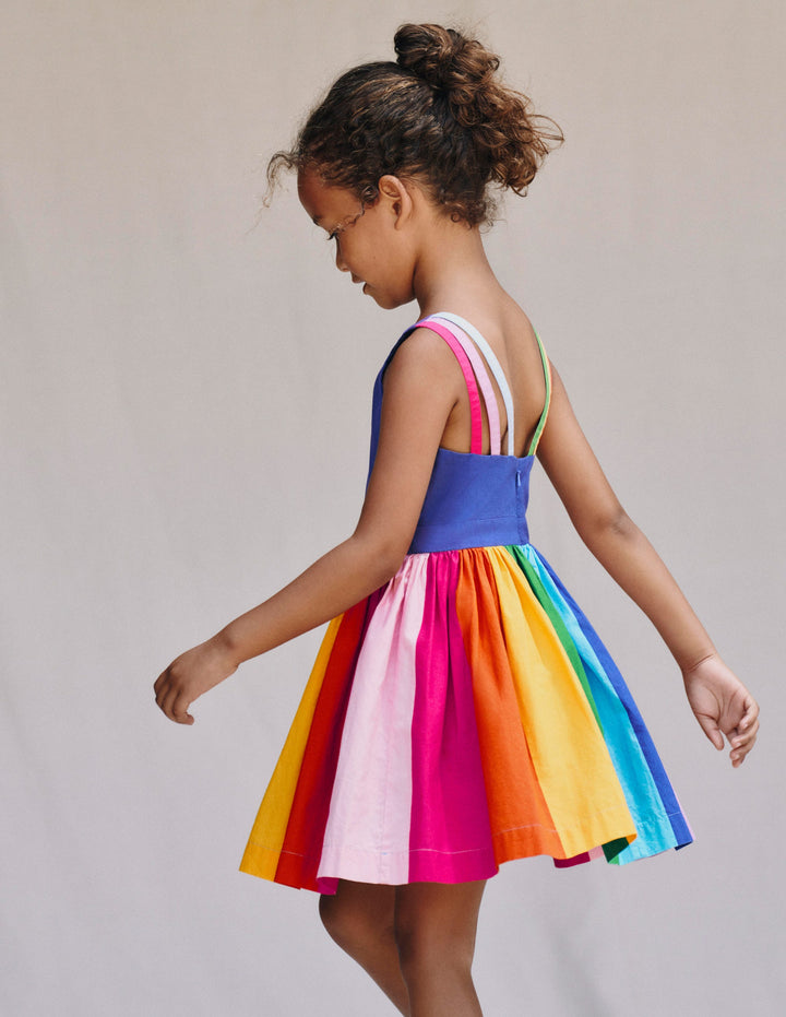 Ausgestelltes Trägerkleid mit bunten Trägern-Saphirblau Regenbogenfarben