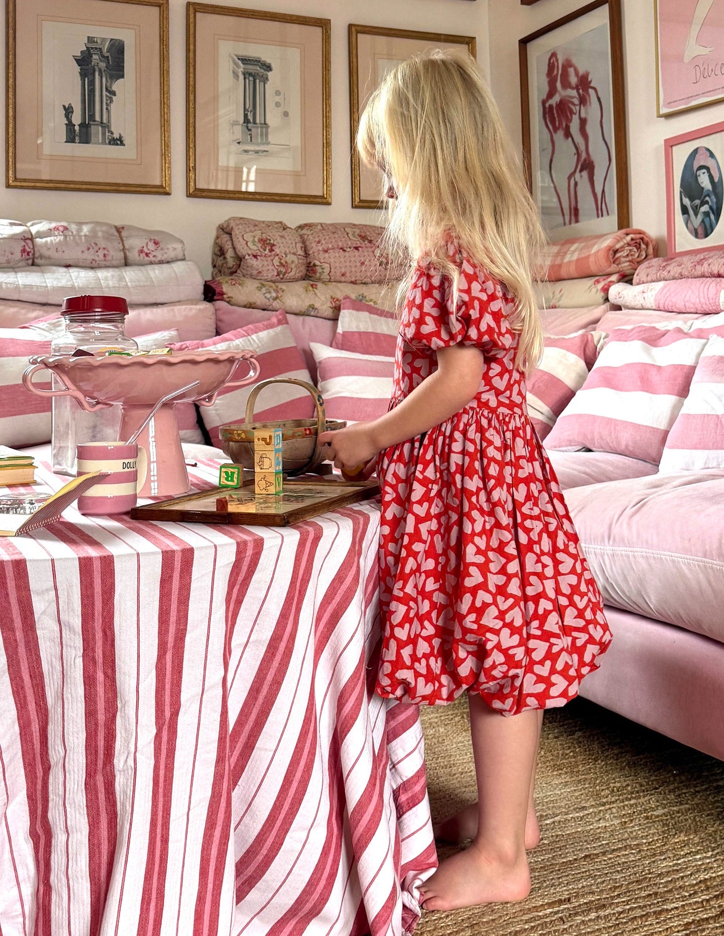 Kleid mit Ballonsaum-Rot Herzen