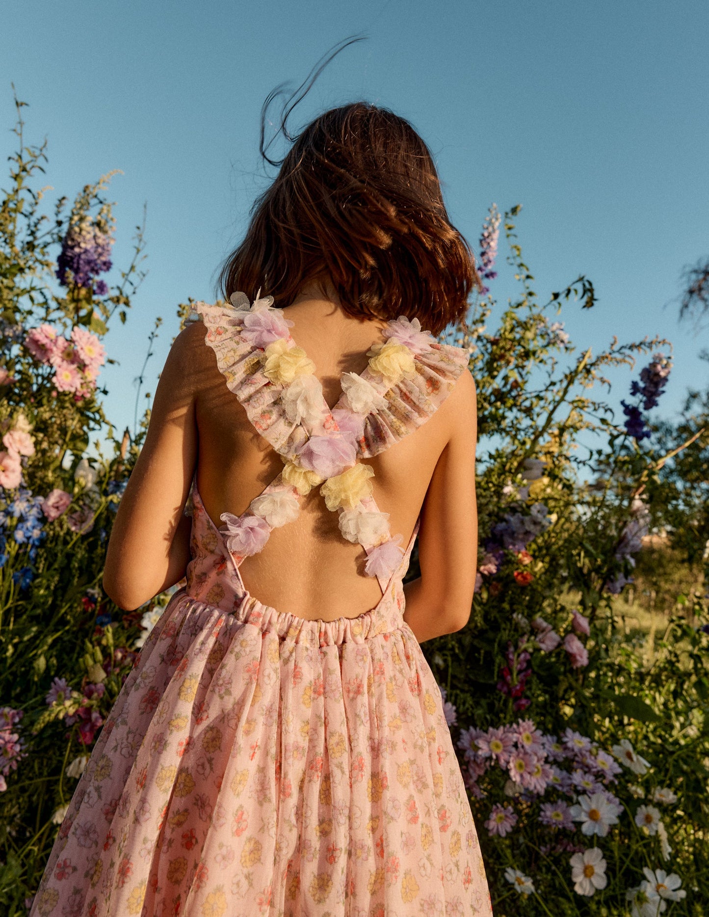 Robe à bretelles virevoltantes au dos-Motif Rosa ivoire doux