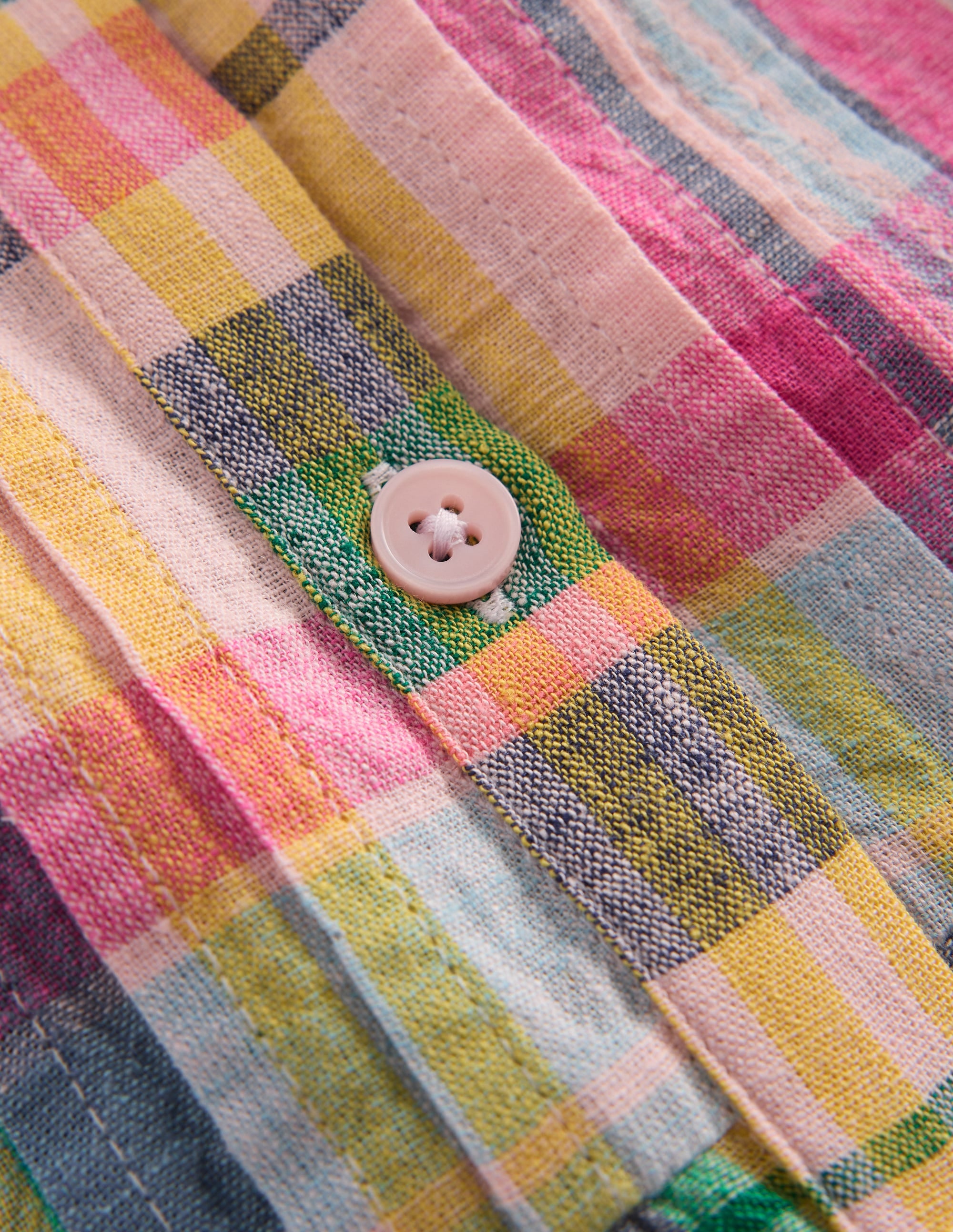 Flatterndes Oberteil mit durchgehender Knopfleiste-Bunt Karomuster - Image 3
