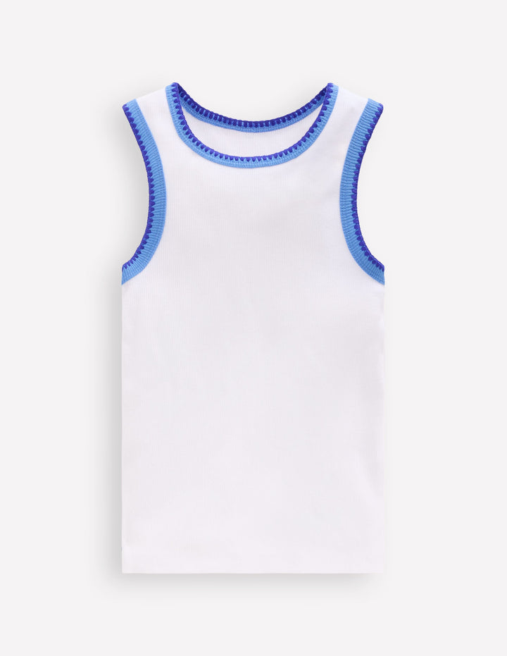 Geripptes Top mit Häkelbesatz-Weiß