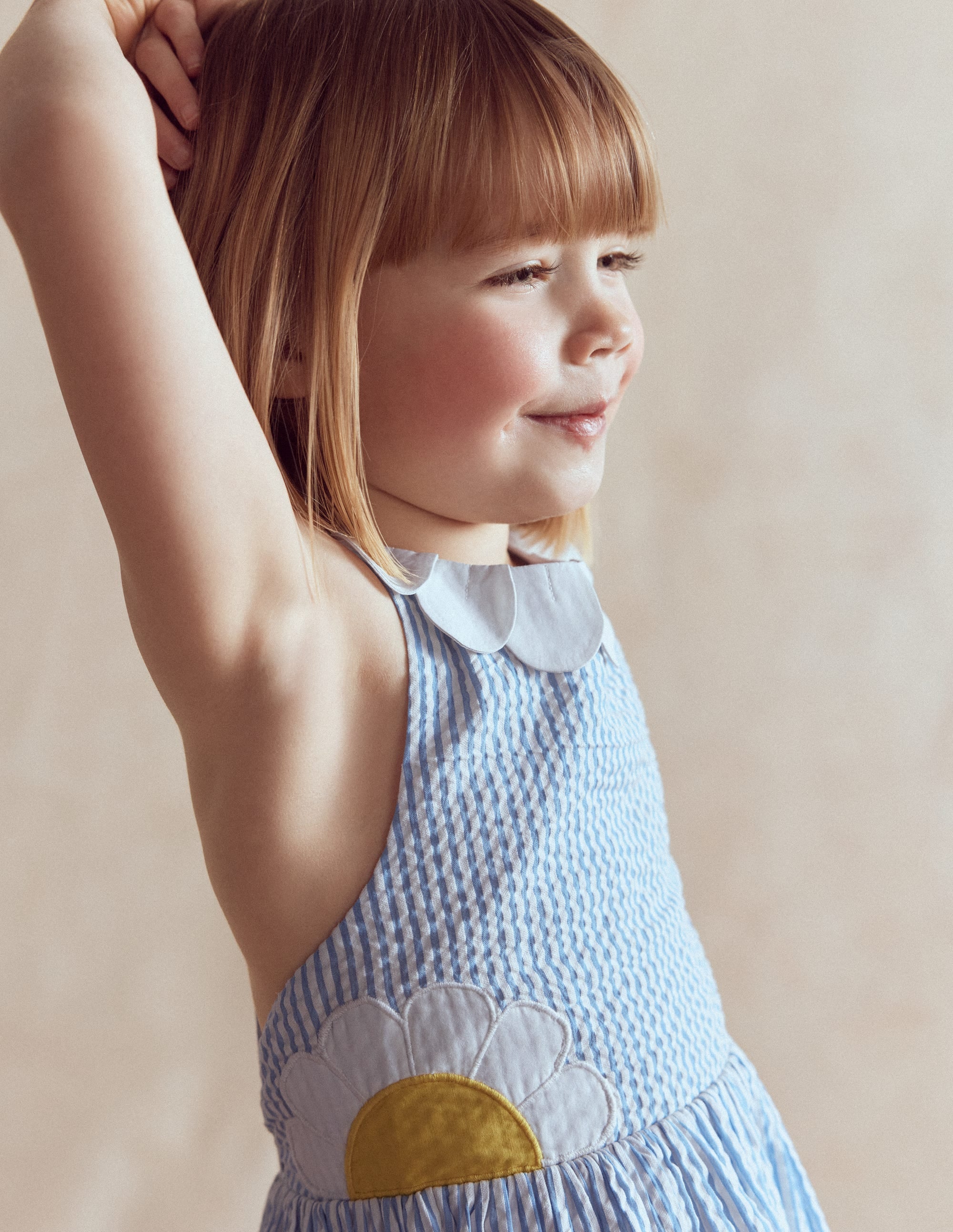 Robe fantaisie croisée dans le dos-Appliqué pâquerette bleu - Image 2