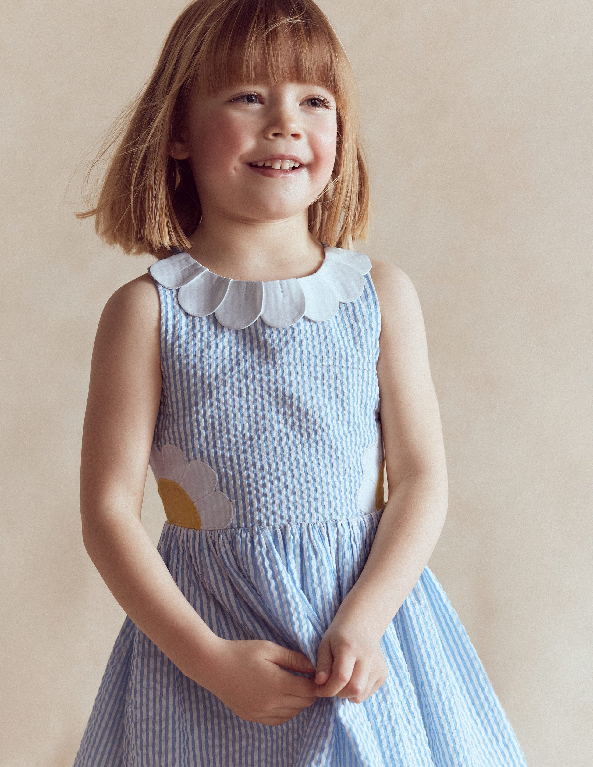 Originelles Kleid mit gekreuzten Rückenträgern-Blau Gänseblümchen-Applikation-3