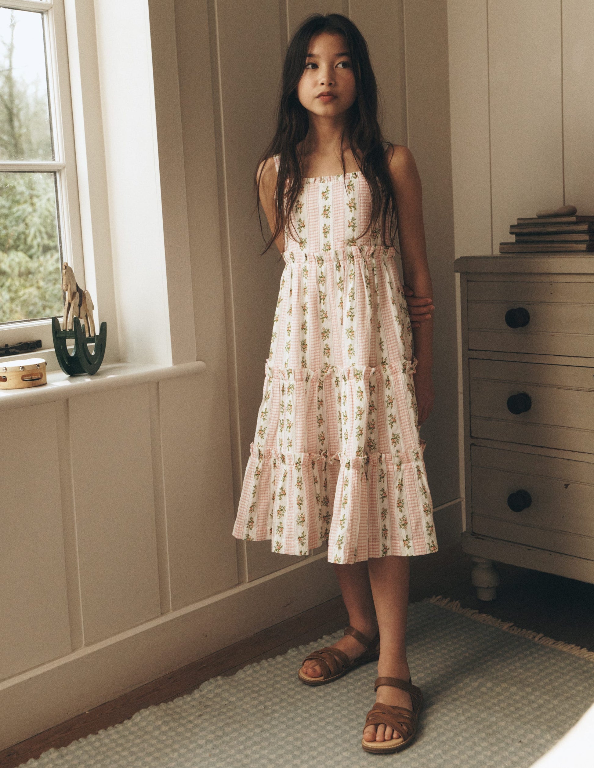 Gestuftes Midi-Sommerkleid-Sanftes Naturweiß Vichykaro Blumenmuster-1