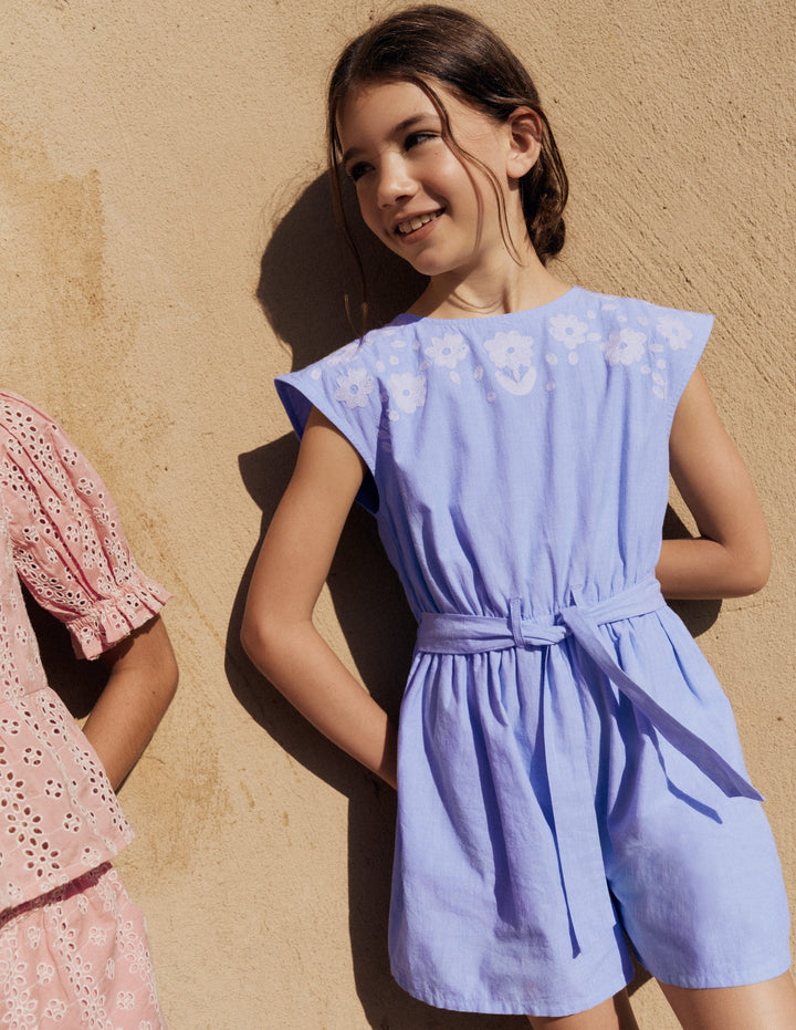 Gewebter Jumpsuit mit Bindegürtel-Denim Stickerei