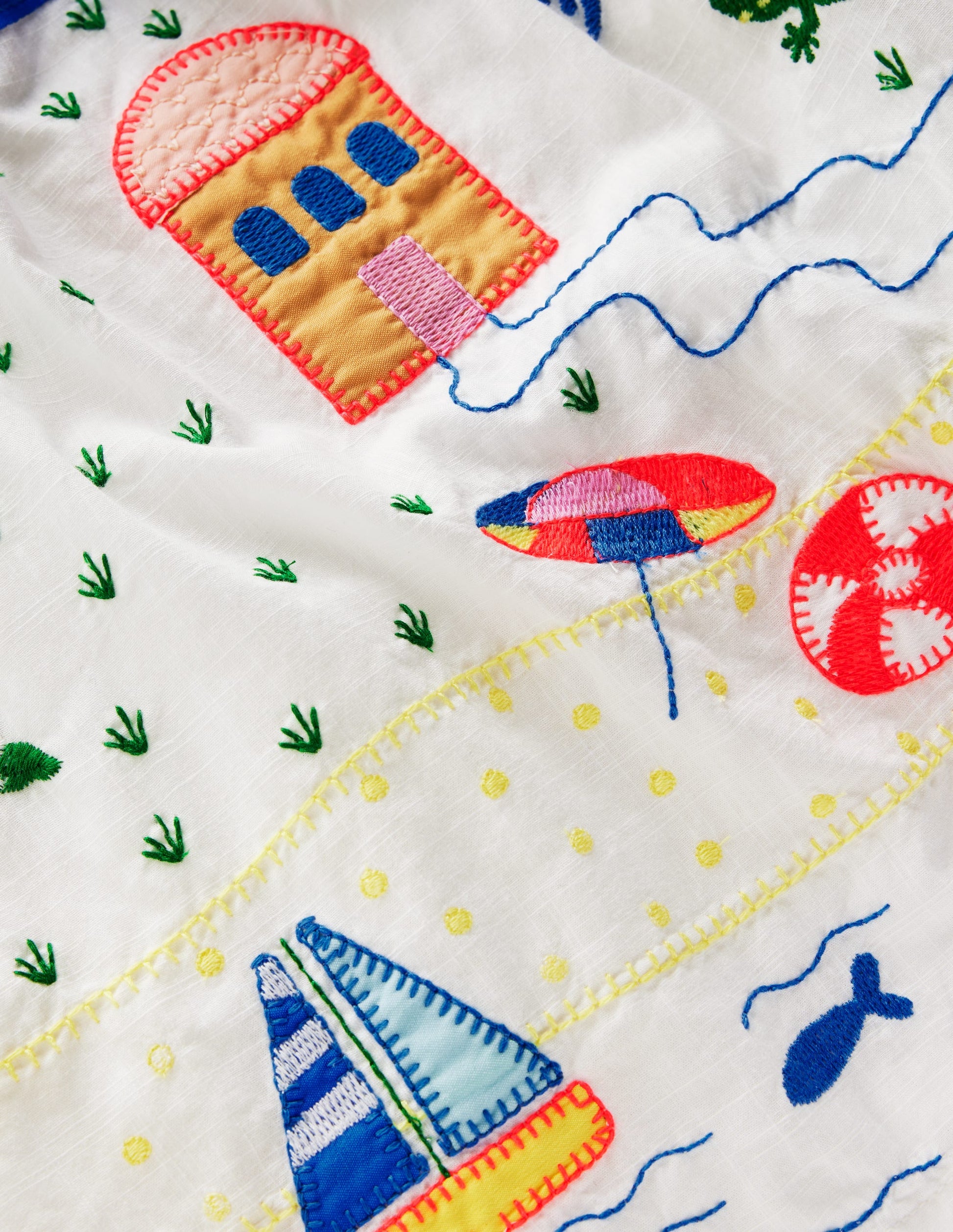 Sommerkleid mit Logo-Sanftes Naturweiß Szene im Freien-4