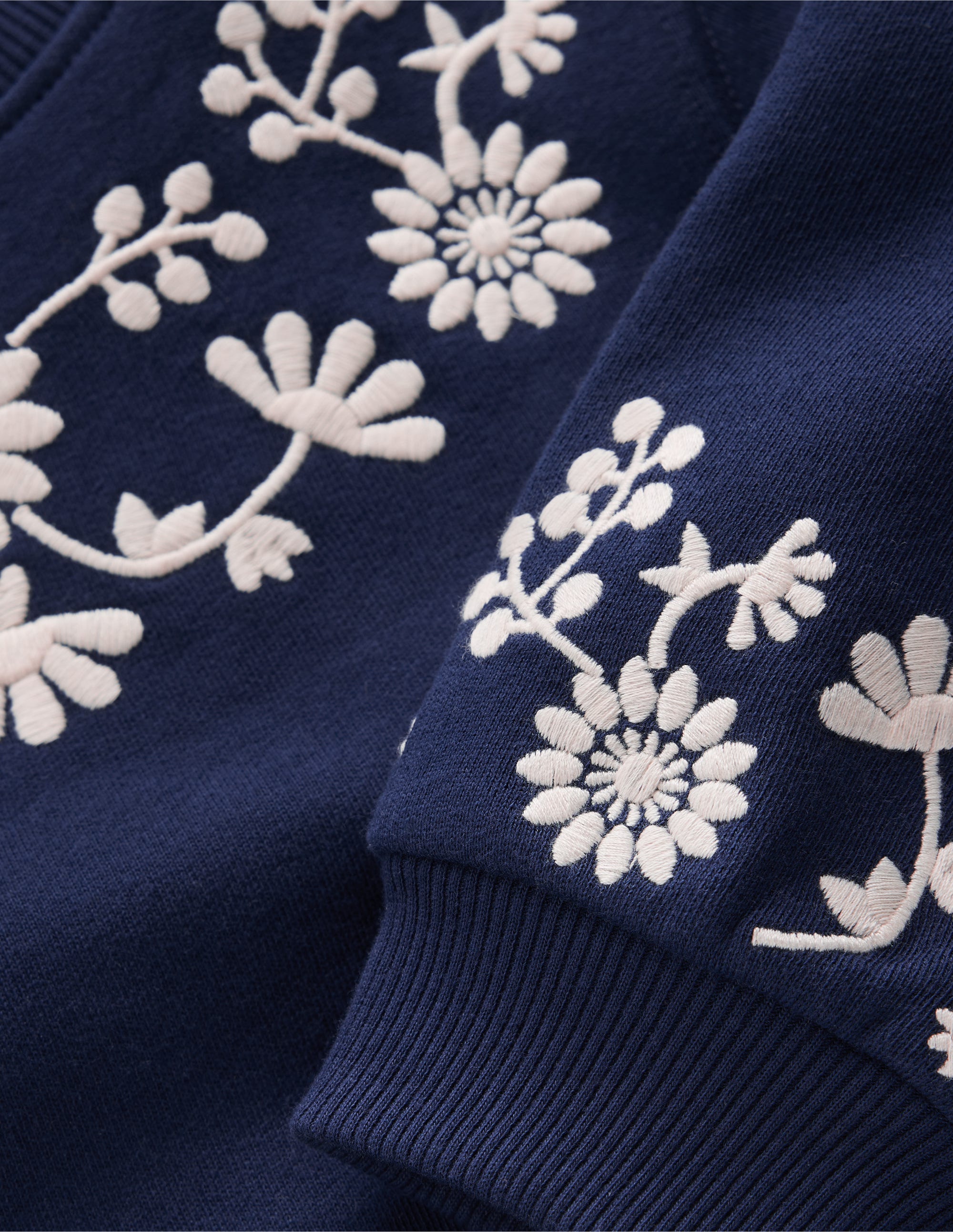 Ida Sweatshirtkleid mit Applikation-Marineblau Blumenstickerei - Image 3