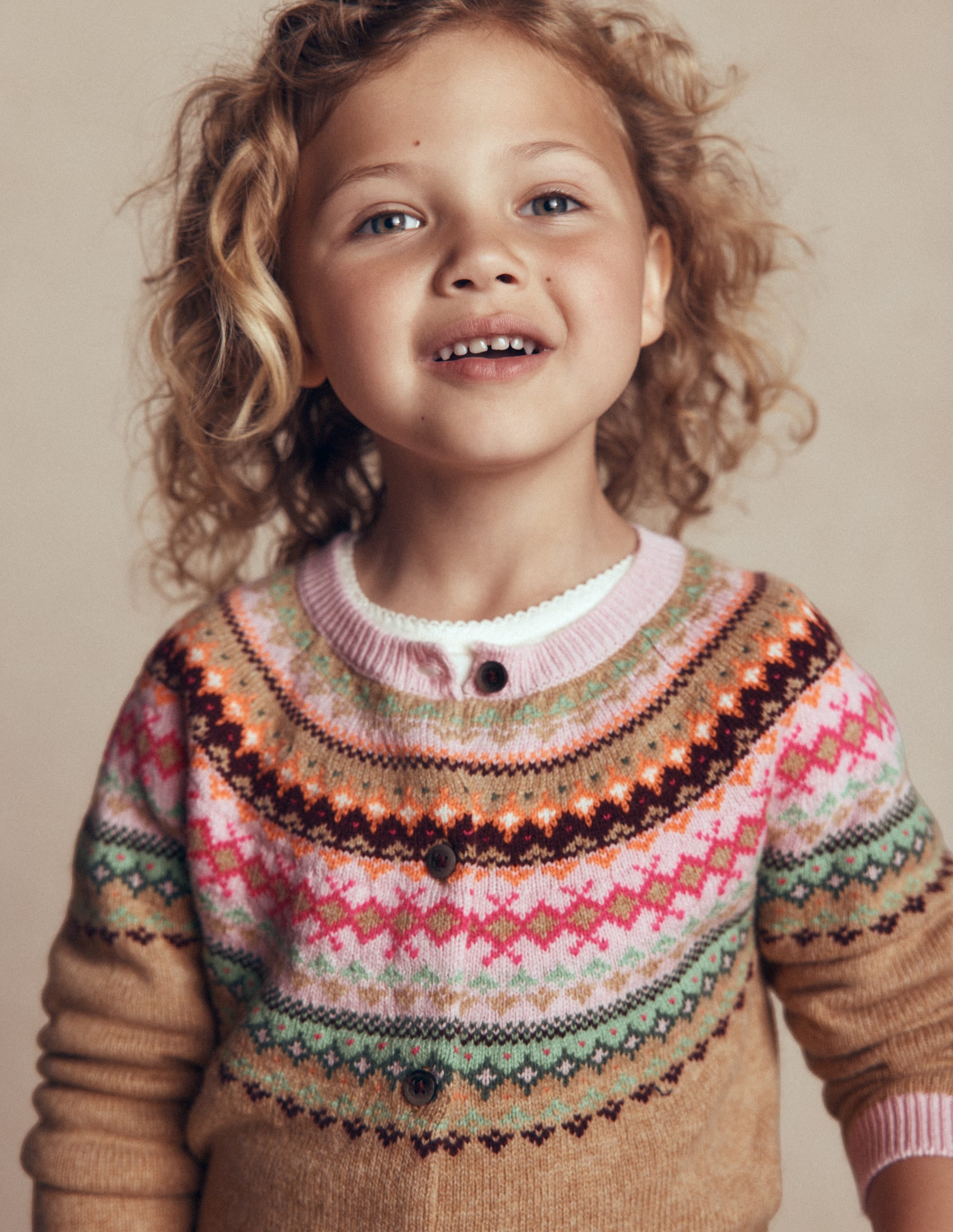 Edie Fair-Isle-Strickjacke-Camel Bunt Passe - Image 2