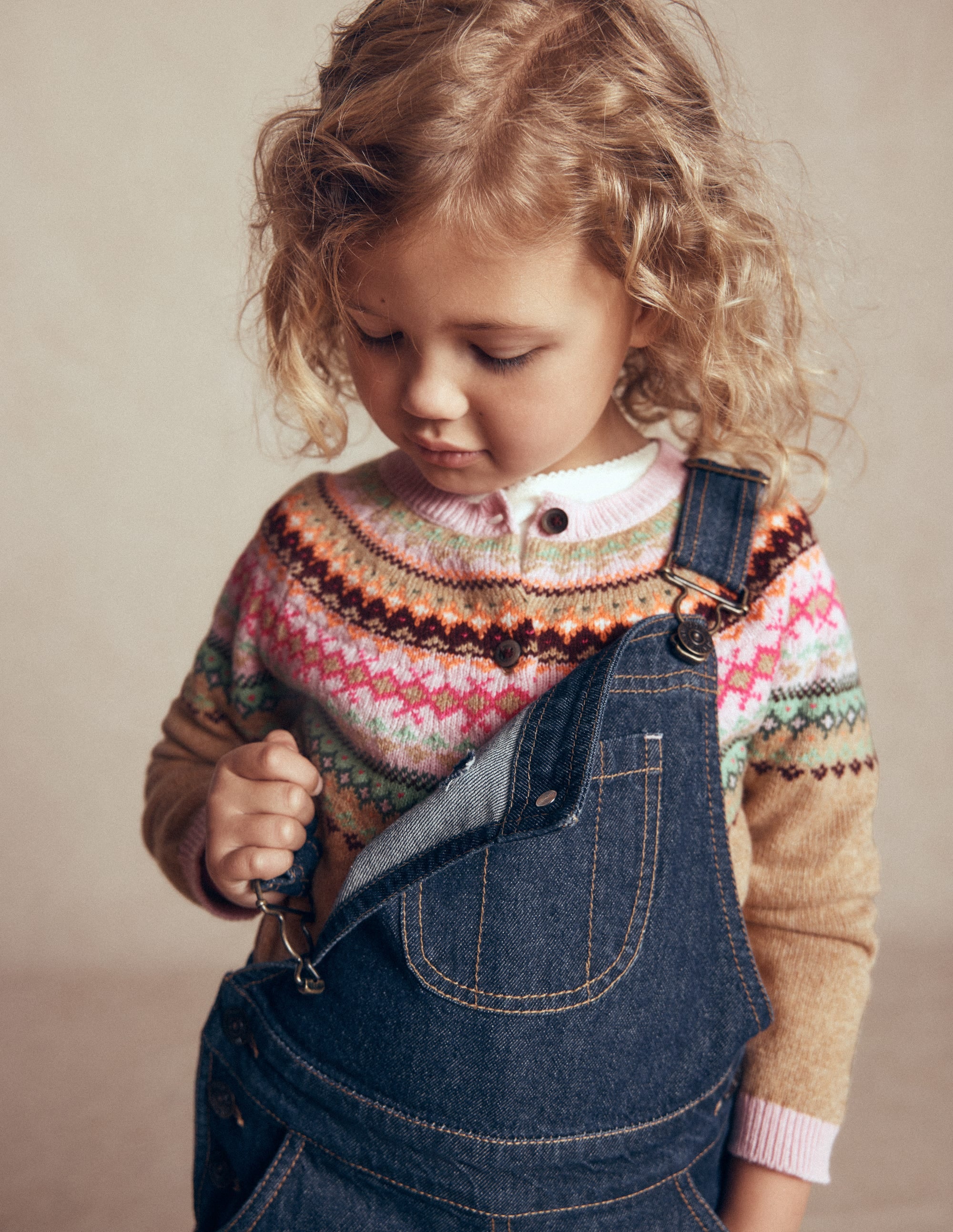 Edie Fair-Isle-Strickjacke-Camel Bunt Passe - Image 4