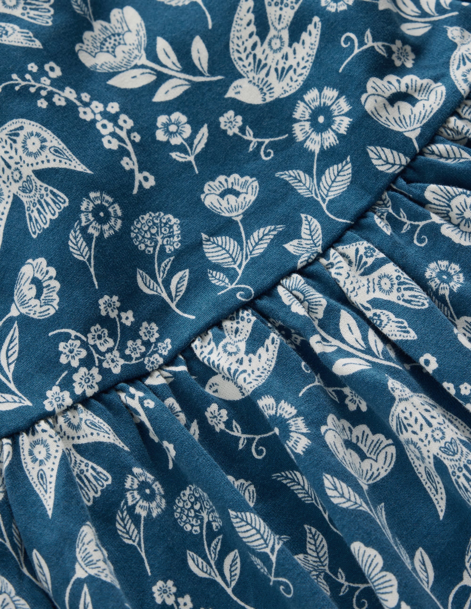 Madeline Kleid mit Blousonärmeln-Saphirblau Blumenmuster Vogel - Image 4