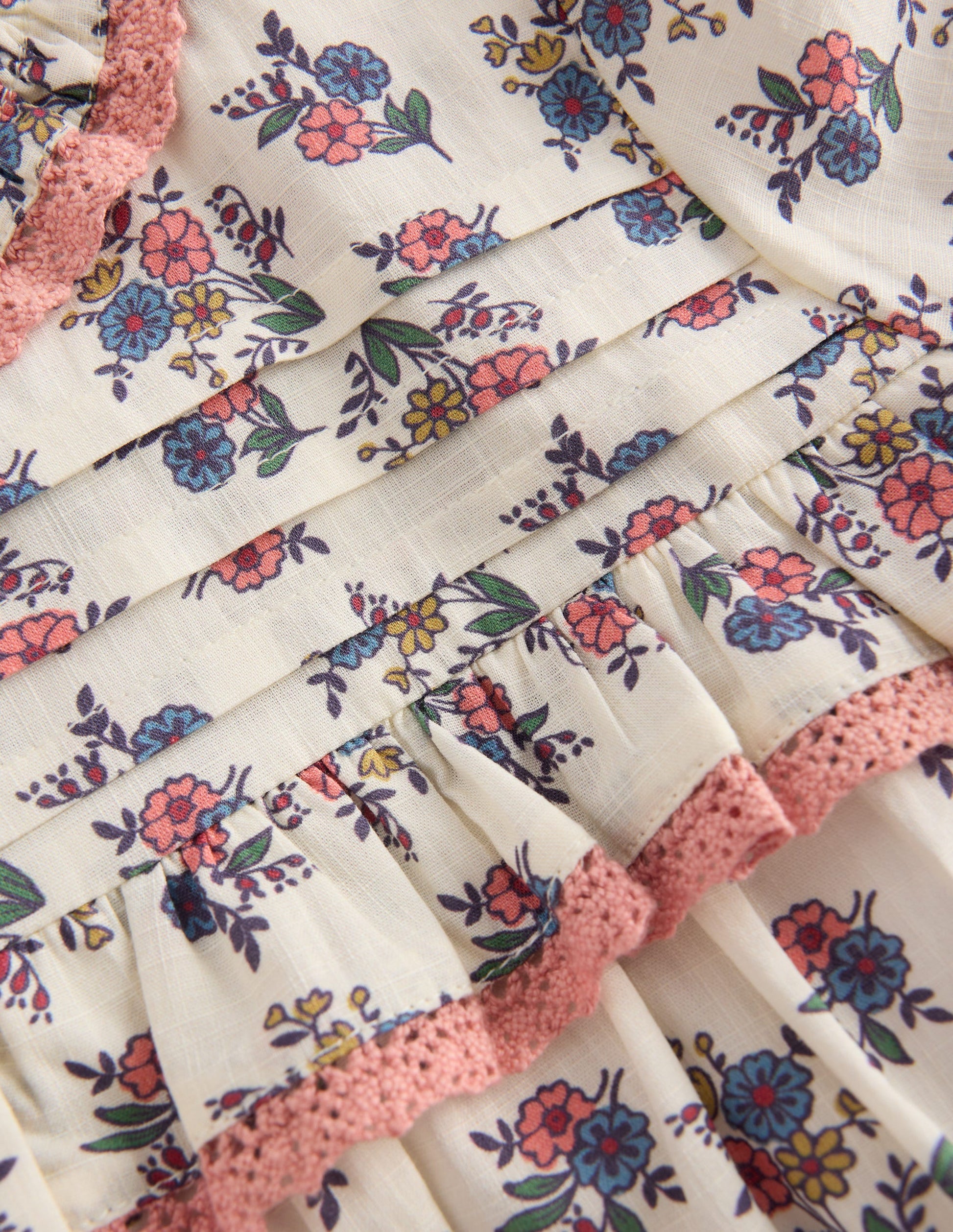 Oberteil mit durchgehender Knopfleiste und Rüschen-Sanftes Cremeweiß Blumenmuster Spalier-4