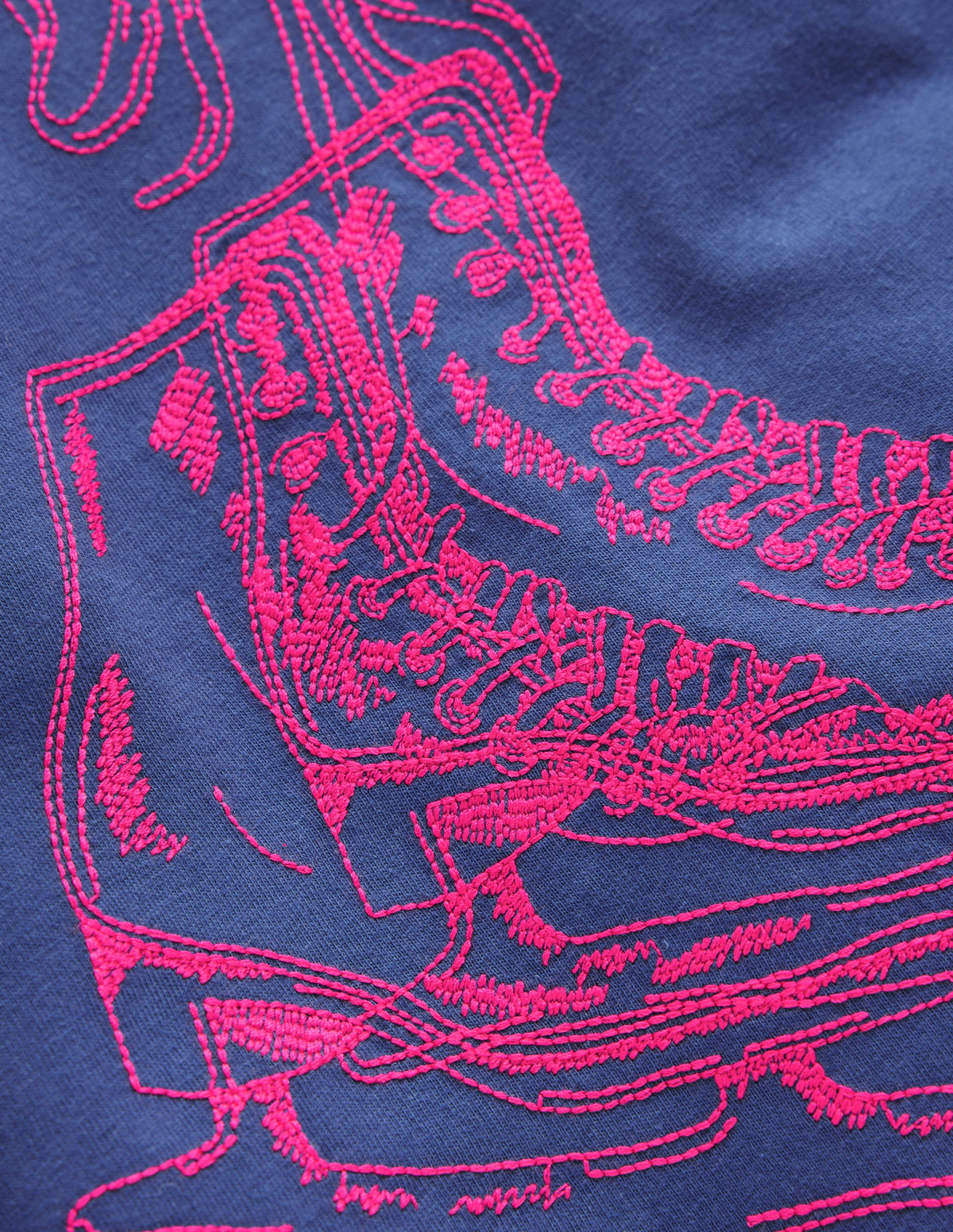 Langarmshirt mit neonfarbenem Superstitch-Design-Schlittschuhe-3