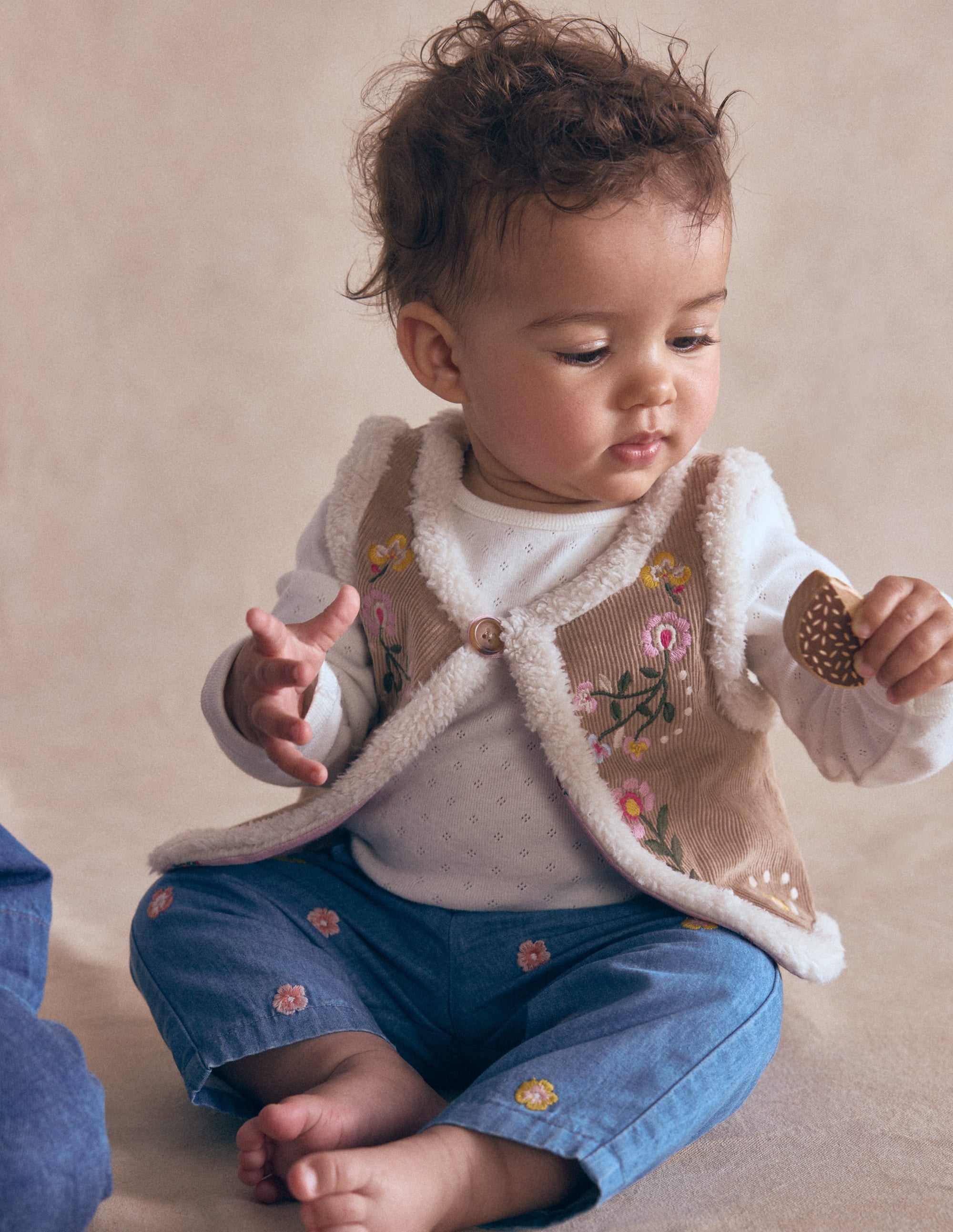 Veste sans manches brodée en borg-Broderie neutre - Image 9