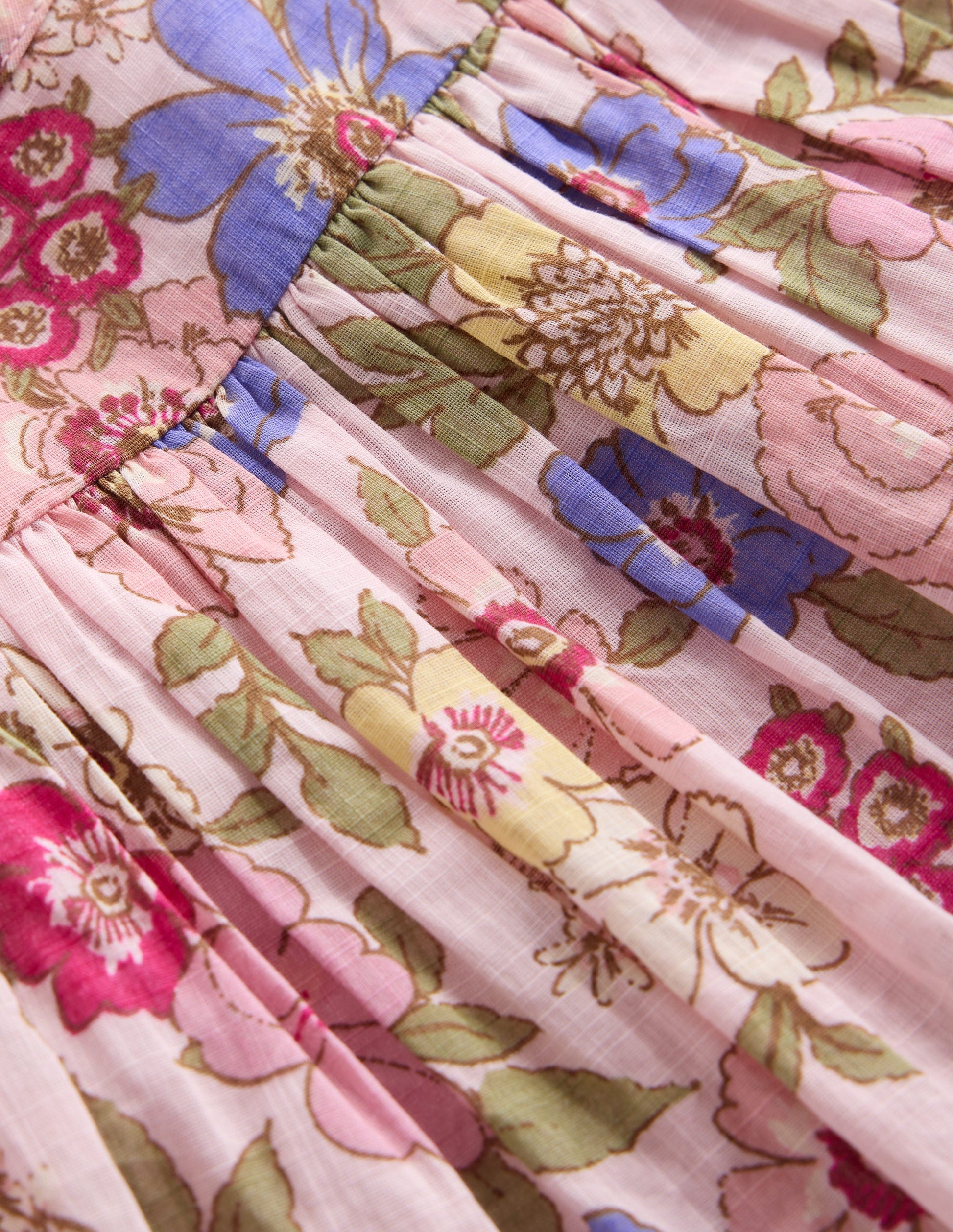 Gerafftes, gewebtes Kleid-Mittelrosa Blumenmuster-4